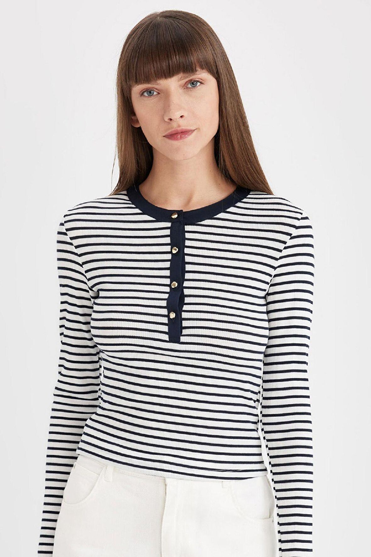 DeFacto Slim Fit Dar Kesim Bisiklet Yaka Çizgili Fitilli Kaşkorse Düğmeli Uzun Kollu Tişört D4271AX24AUNV245