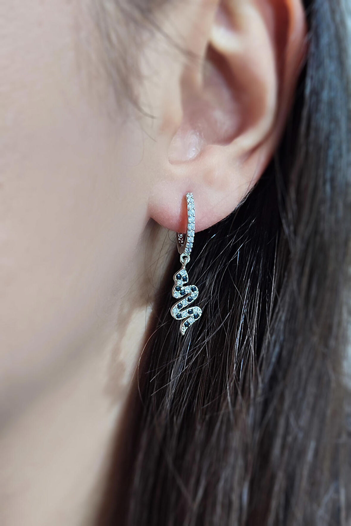 Sallantılı Benekli Yılan Tasarım Kadın 925 Ayar Gümüş Küpe