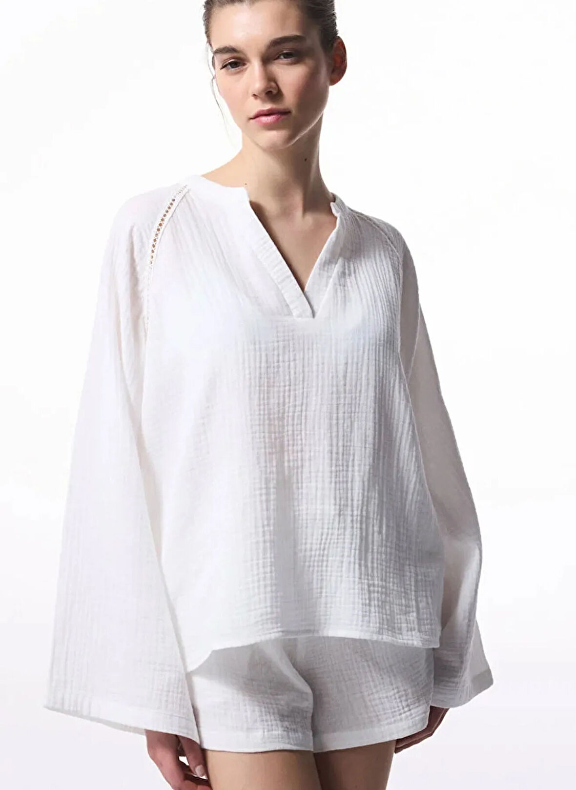 Penti Normal V Yaka Beyaz Kadın Gömlek PLP7TPSA25IY