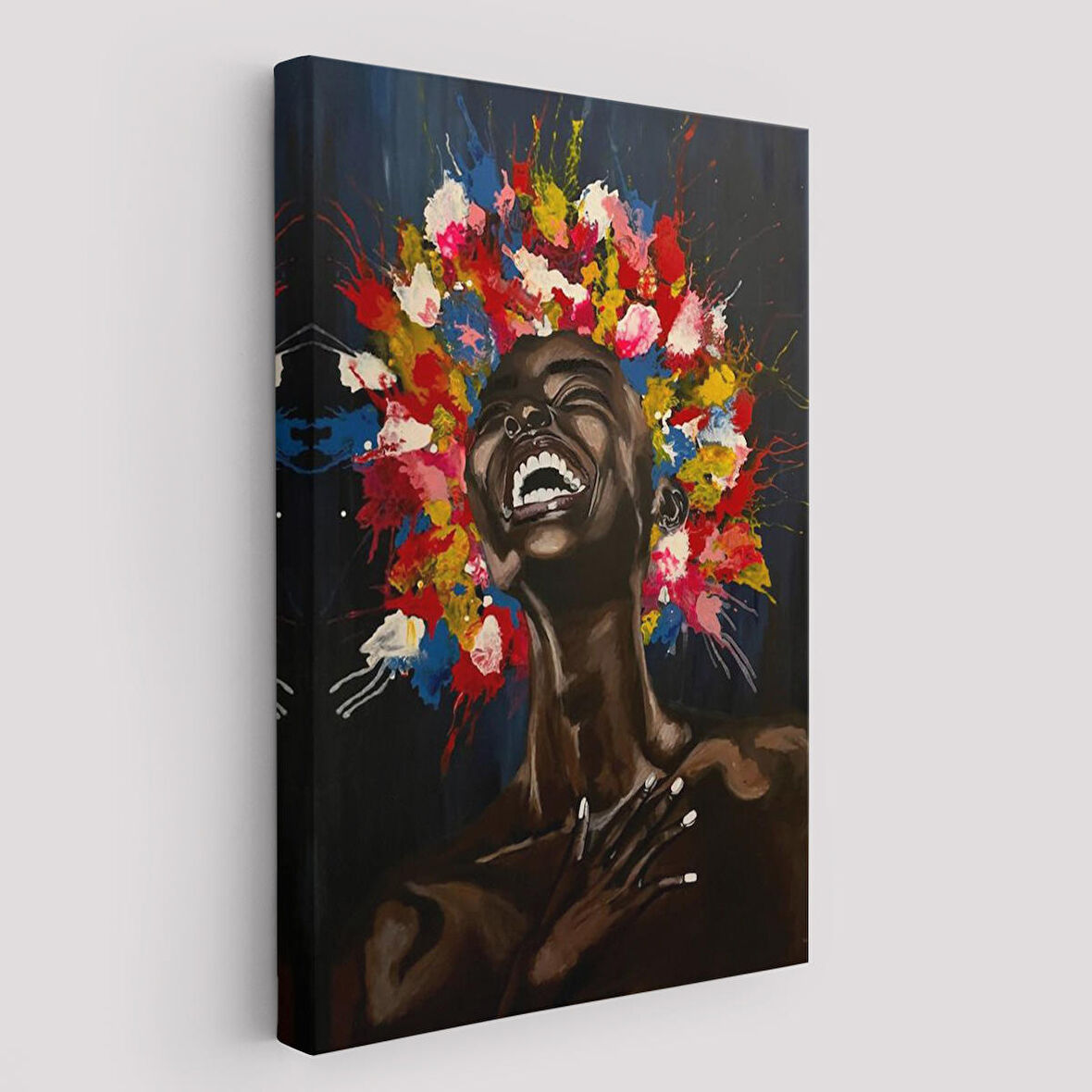 Yağlıboya Görünümlü Renkli Saçlı Gülen Siyahi Kadın Tablosu-6367