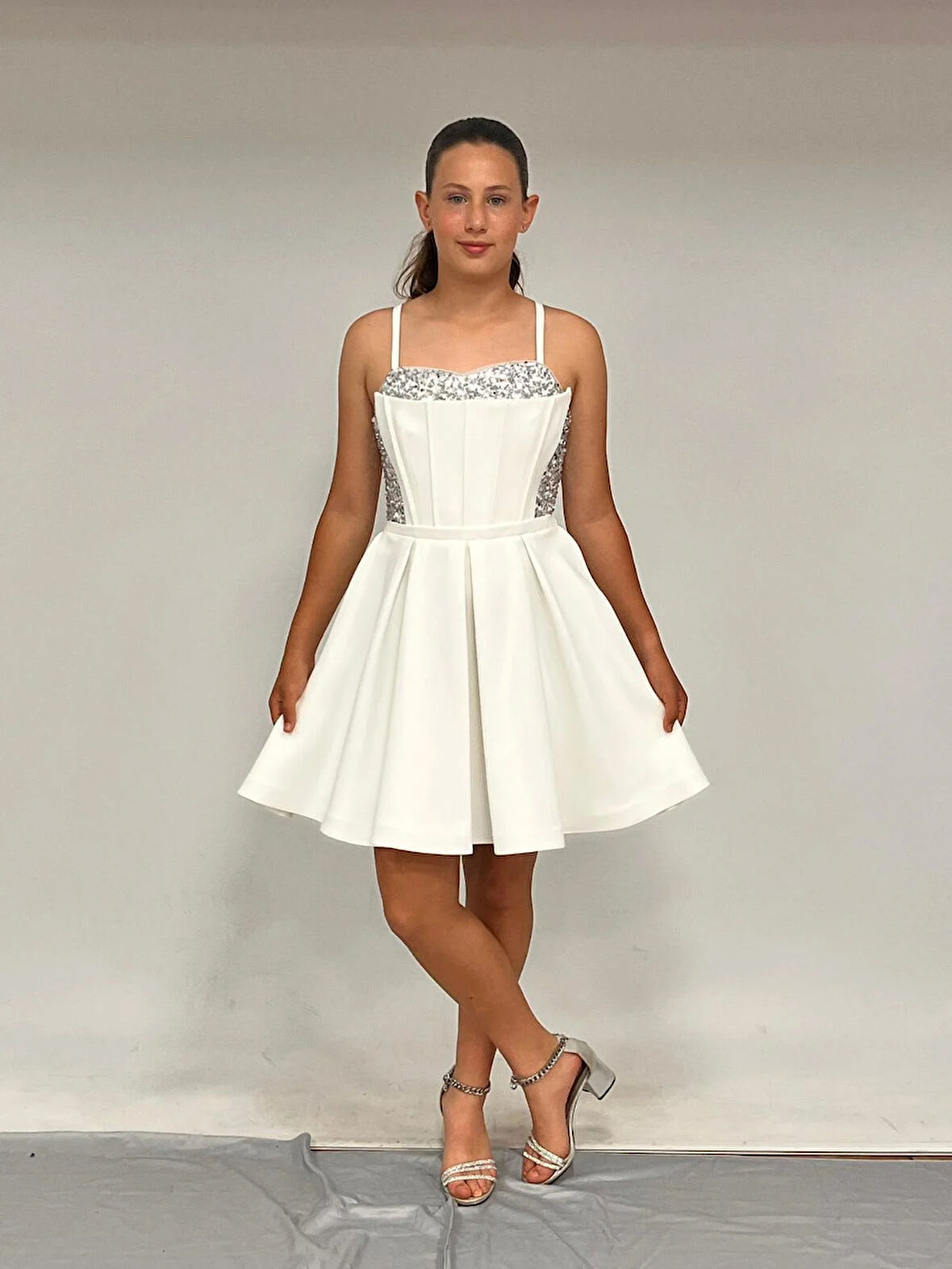 Kız Çocuk Abiye Krem Krep Kısa Pul  Payet İşlemeli Biyeli Korseli Kısa Abiye Elbise 10-15 Yaş