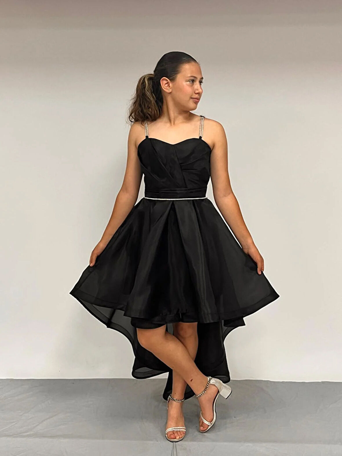 Kız Çocuk Abiye Siyah Taş Kordon Askılı Kalp Yaka  Kuyruklu  Şifon Abiye Elbise 10-15 Yaş