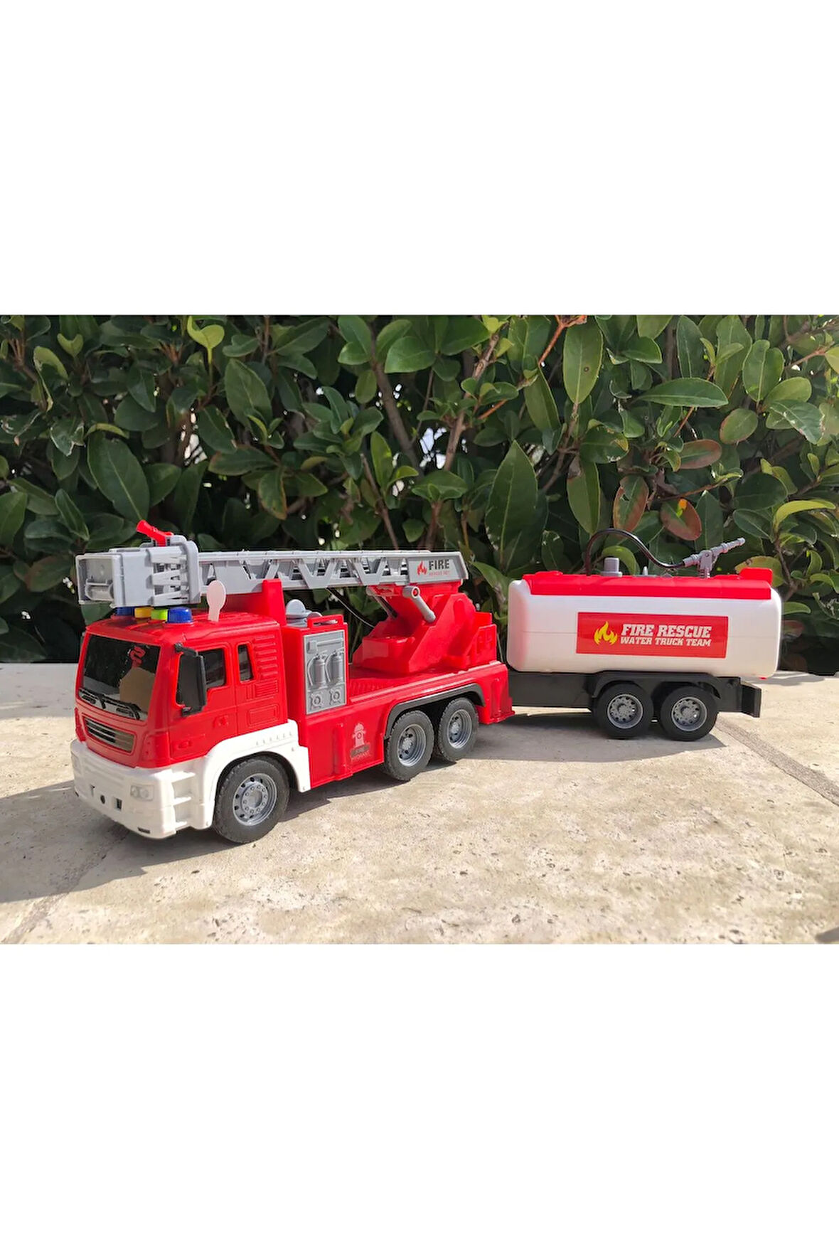 Sesli ve Işıklı Su Atan İtfaiye Tankerli İtfaiye Arabası Sirenli Oyuncak İtfaiye Arabası Vinçli 1:16