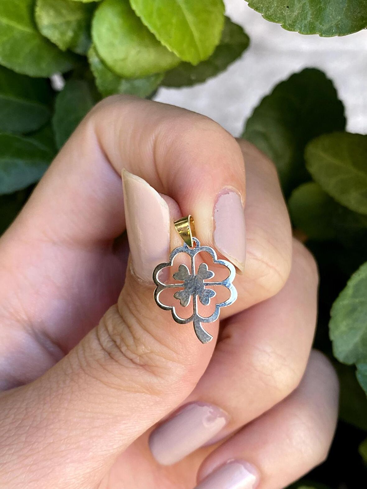 Kalp Detaylı Soft Yonca Kolye Ucu