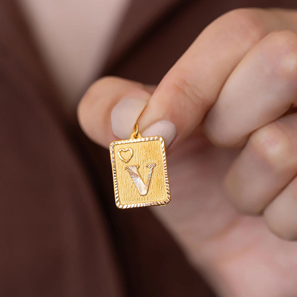 14 Ayar Altın Nostaljik Kare V Harf Kolye Ucu