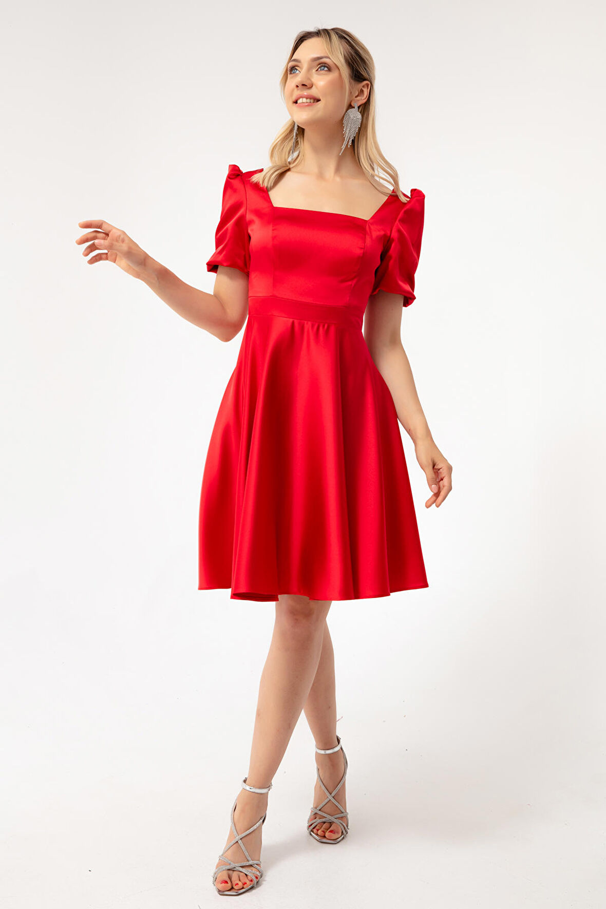 Kadın Kırmızı Balon Kol Kloş Kesim Midi Saten Abiye Elbise
