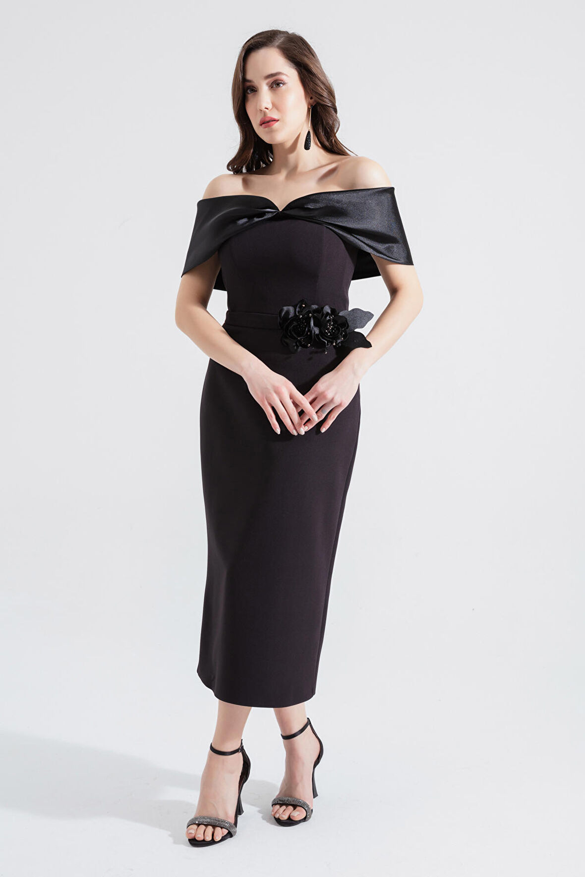 Kadın Siyah Kayık Yaka Fiyonklu Midi Abiye Elbise