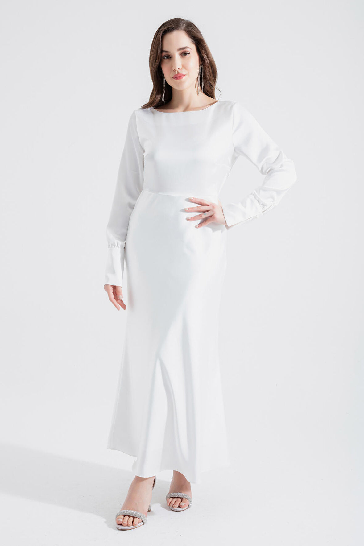 Kadın Beyaz Sırt Dekolteli Midi Saten Abiye Elbise