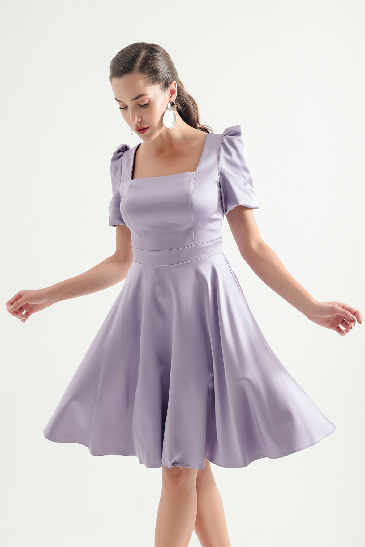 Kadın Lila Balon Kol Kloş Kesim Mini Saten Abiye Elbise