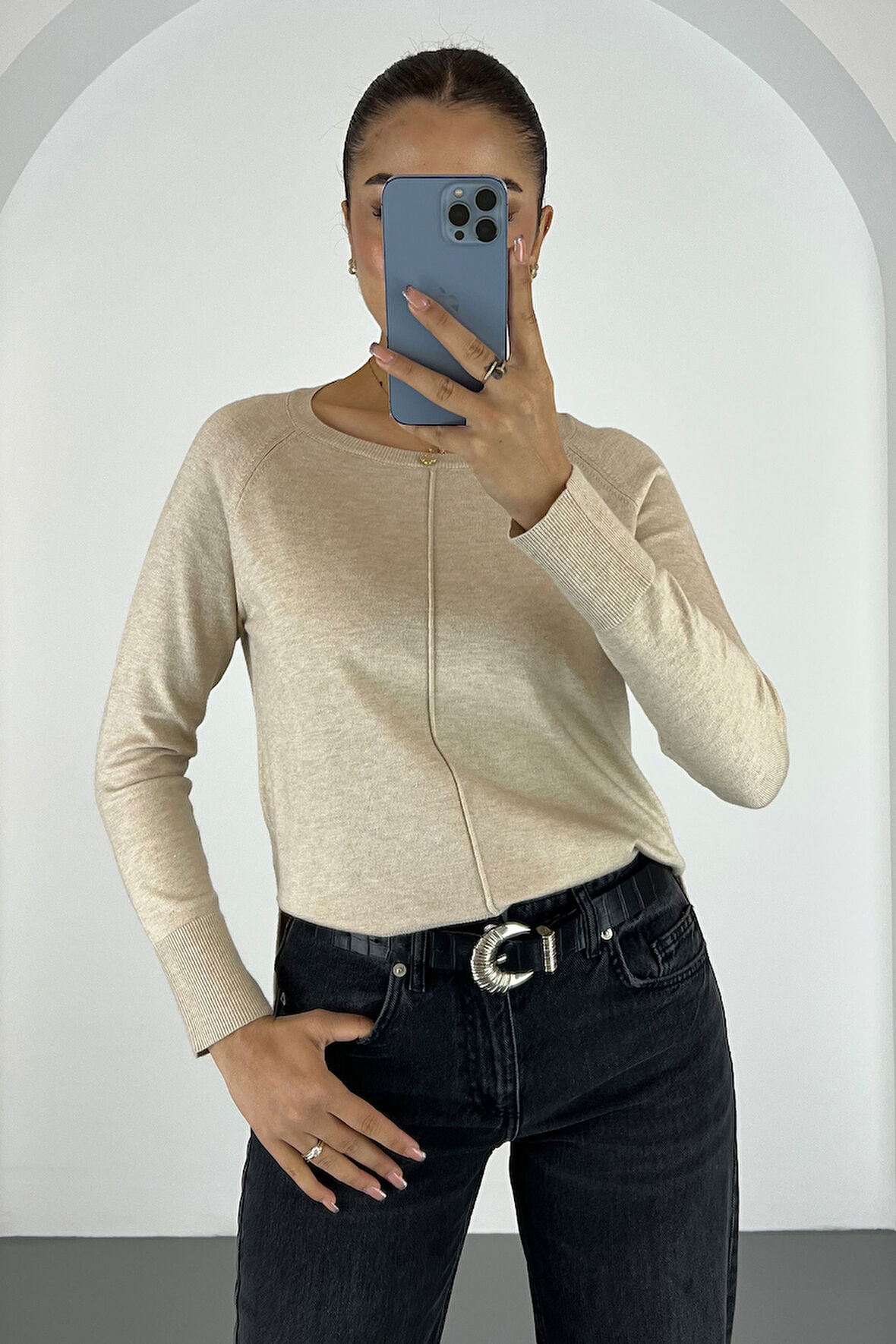 Kadın Bej Kayık Yaka Yanları Yırtmaçlı Triko Kazak