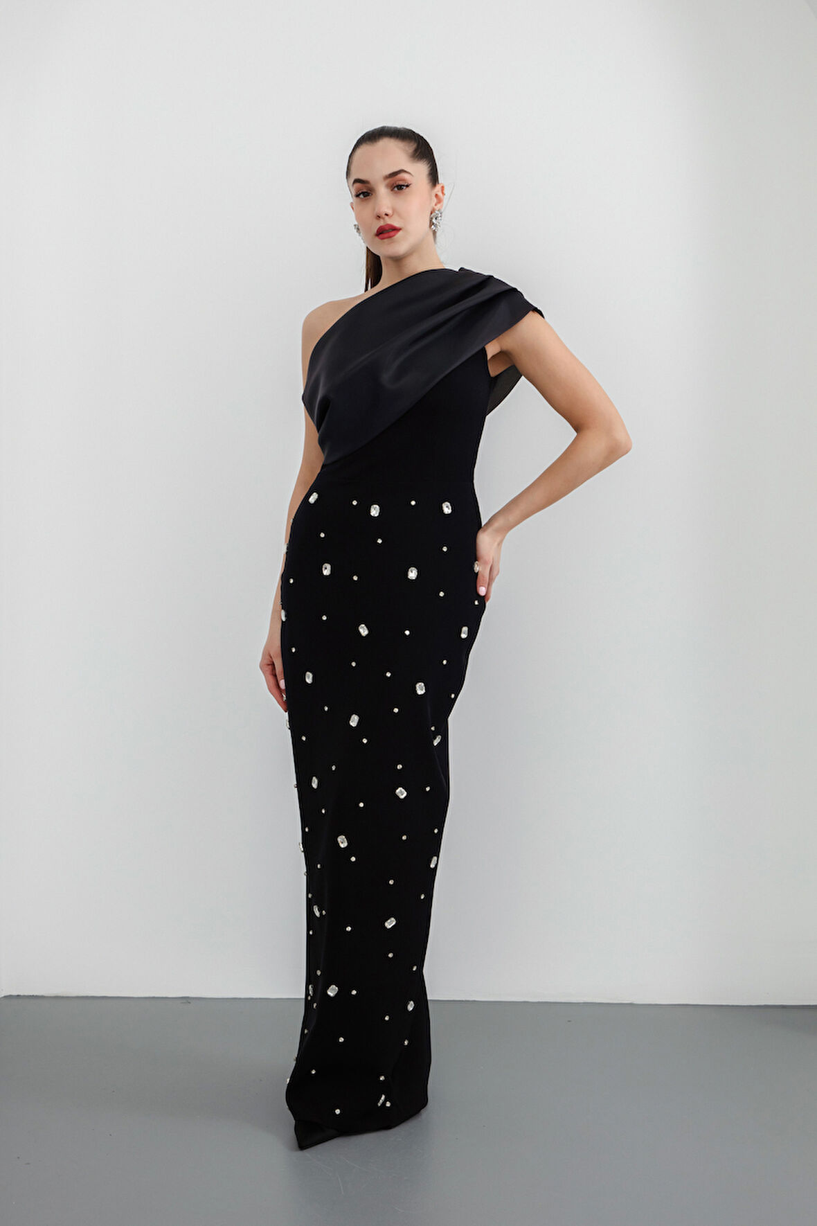 Kadın Siyah Tek Omuz Taşlı Söz Nişan Nikah Abiye Elbise