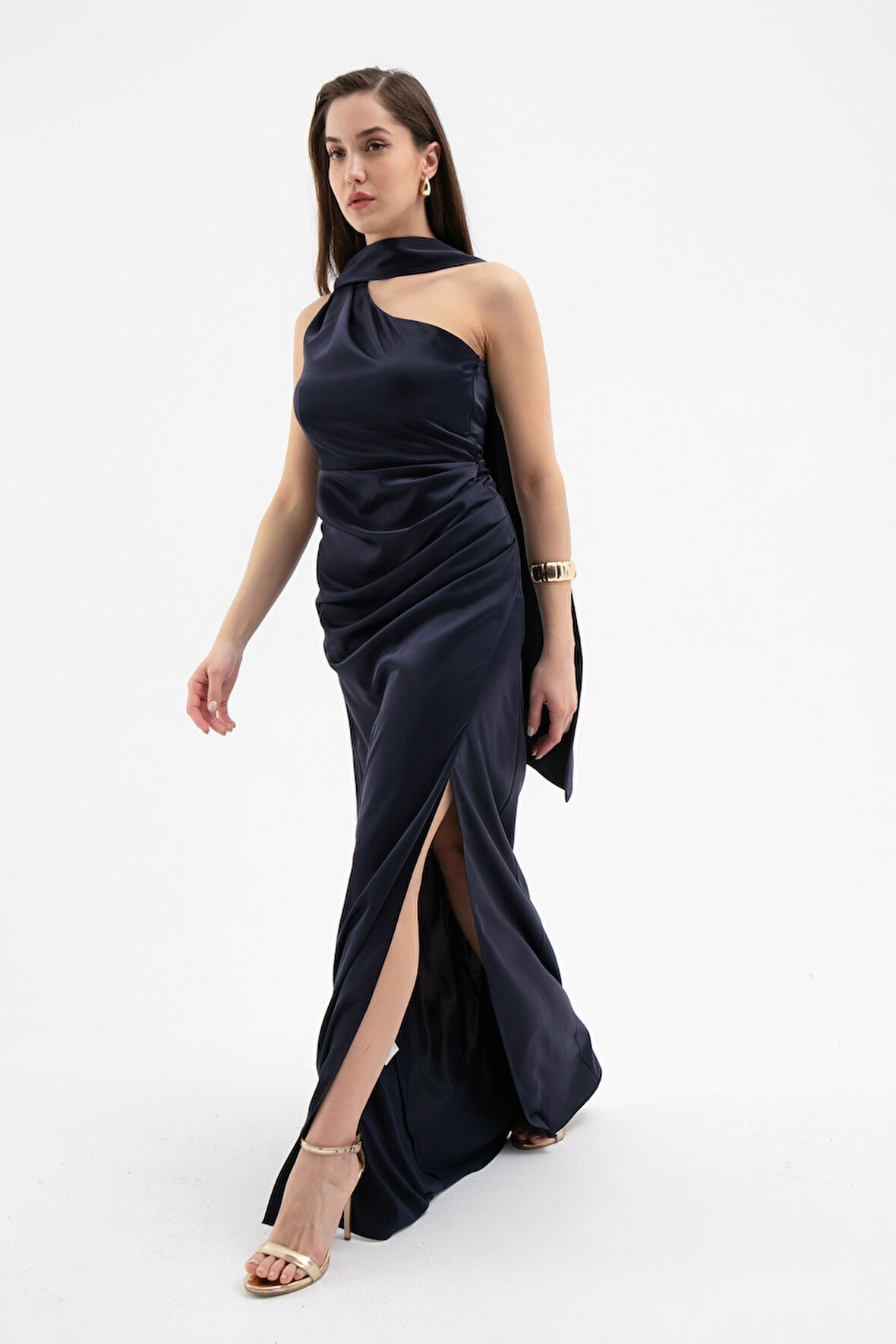 Kadın Lacivert Fular Yaka Yırtmaçlı Uzun Saten Abiye Elbise