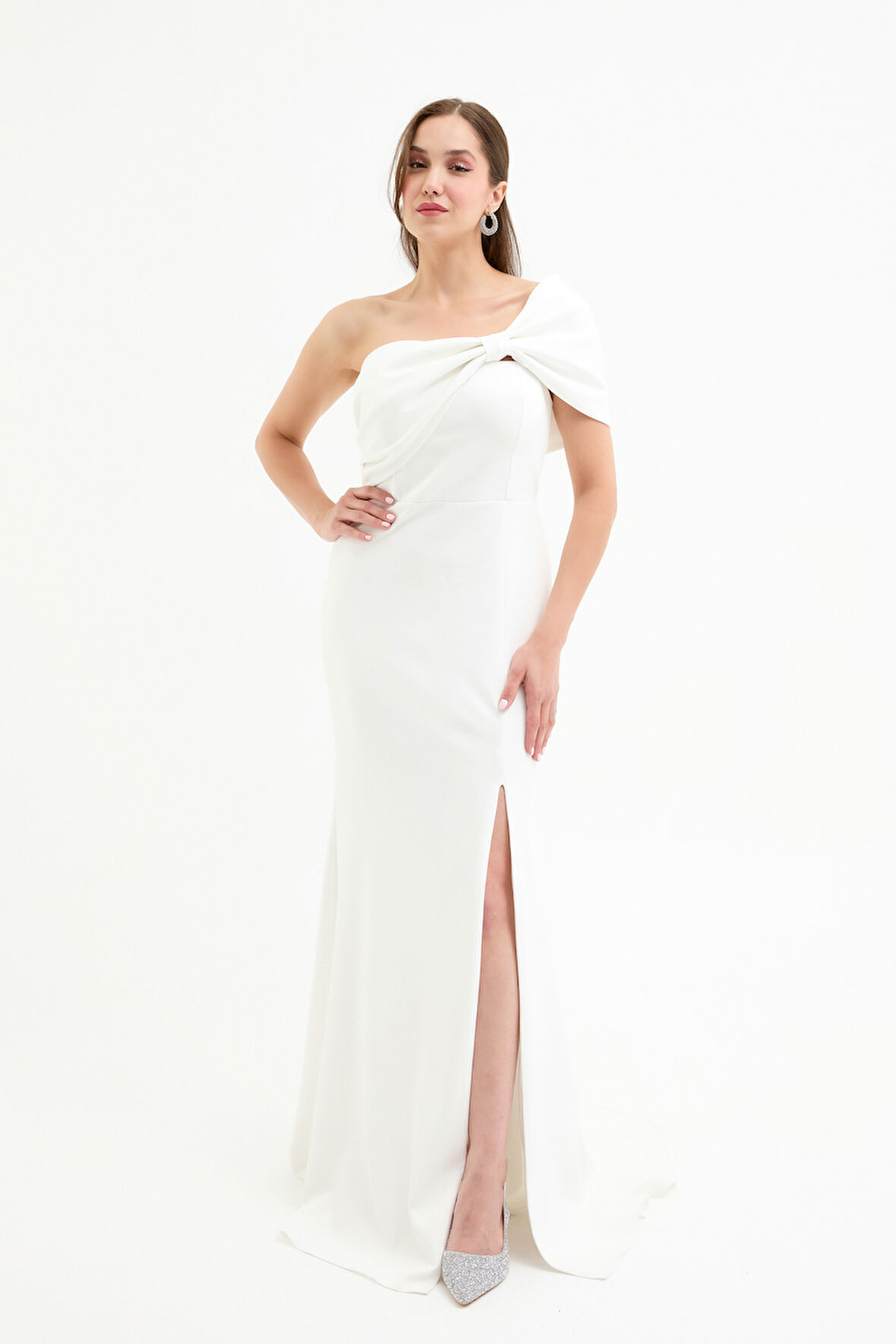 Kadın Beyaz Fiyonk Detay Uzun Abiye Elbise