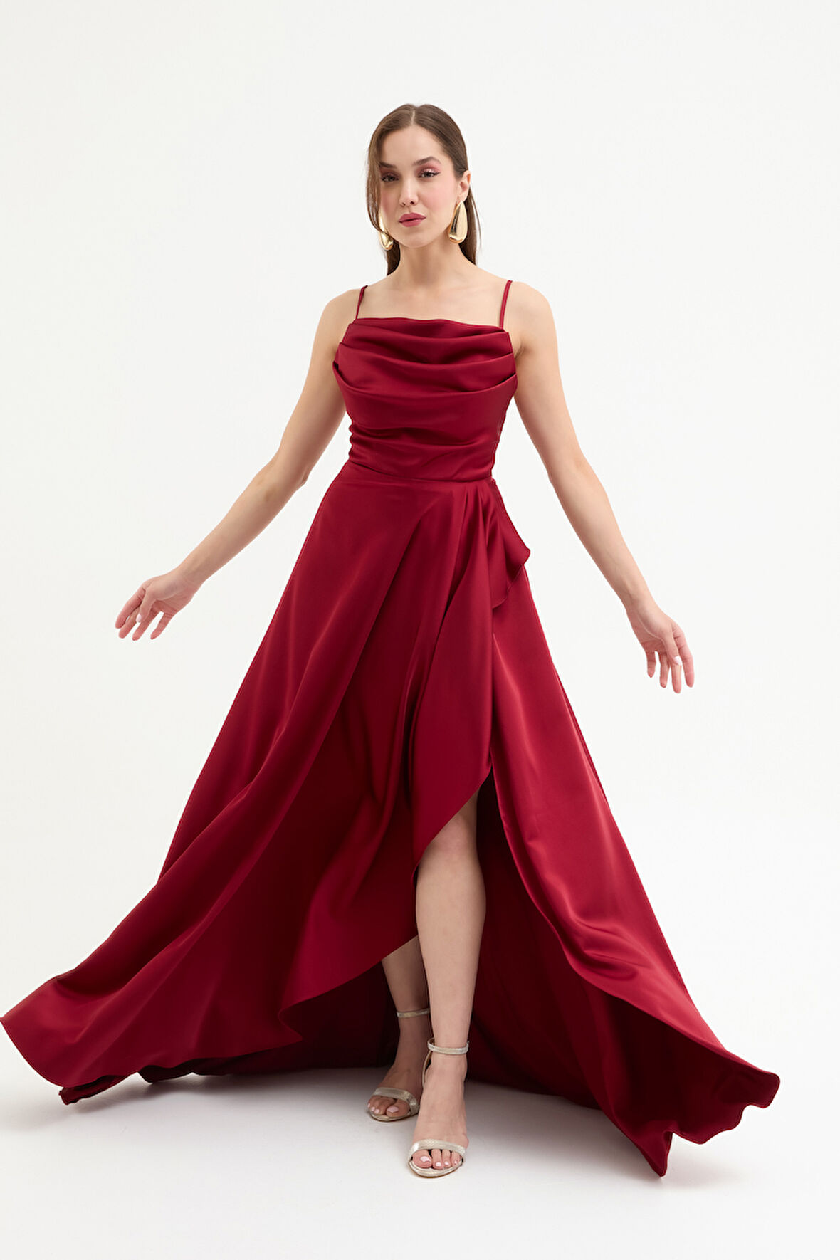 Kadın Bordo Volanlı Yırtmaçlı Saten Abiye & Mezuniyet Elbisesi