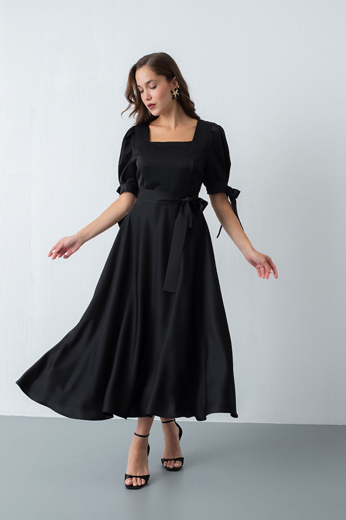 Kadın Siyah Fiyonk Detay Midi Elbise