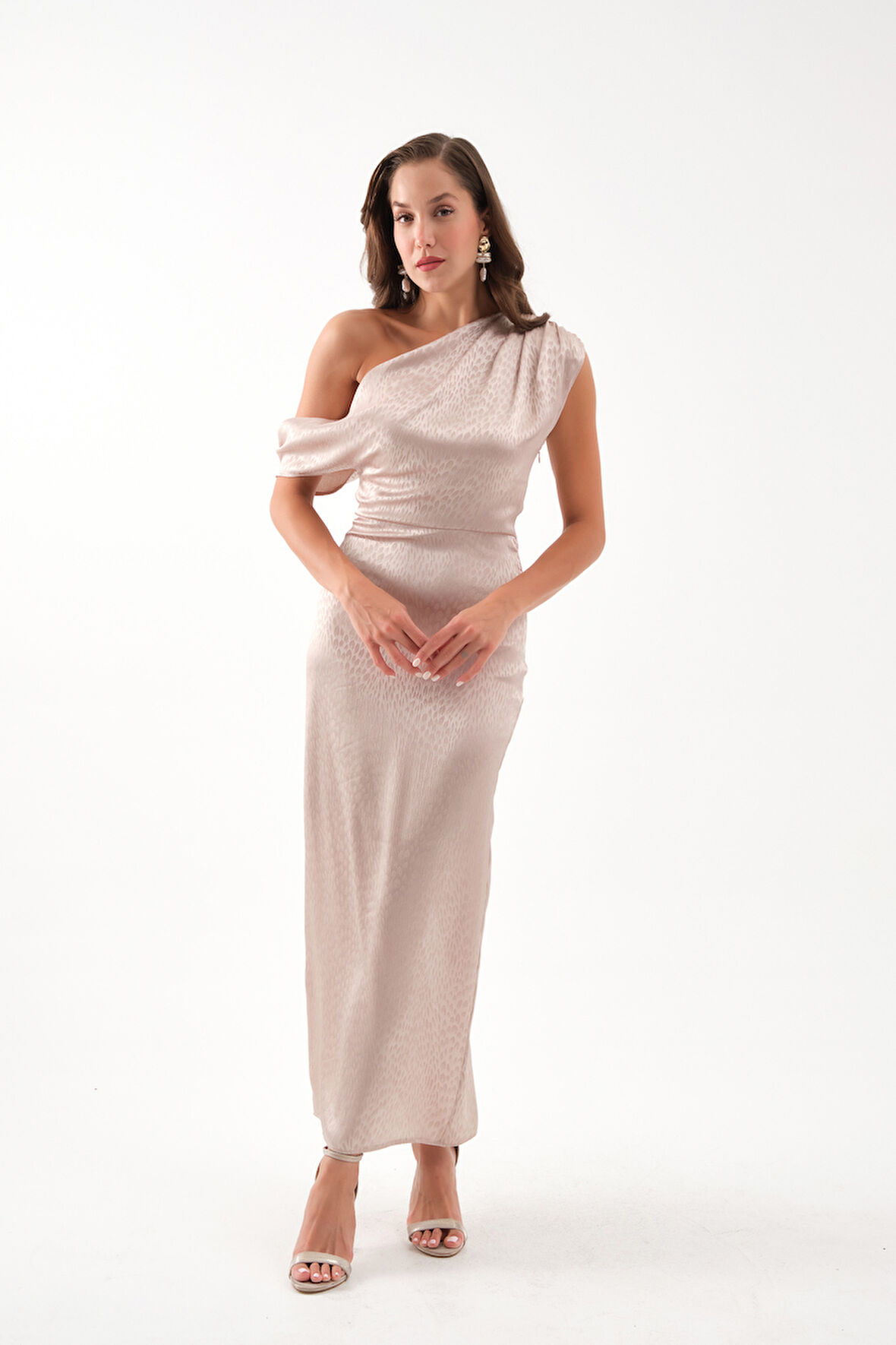 Kadın Bej Degaje Yaka Desenli Midi Elbise