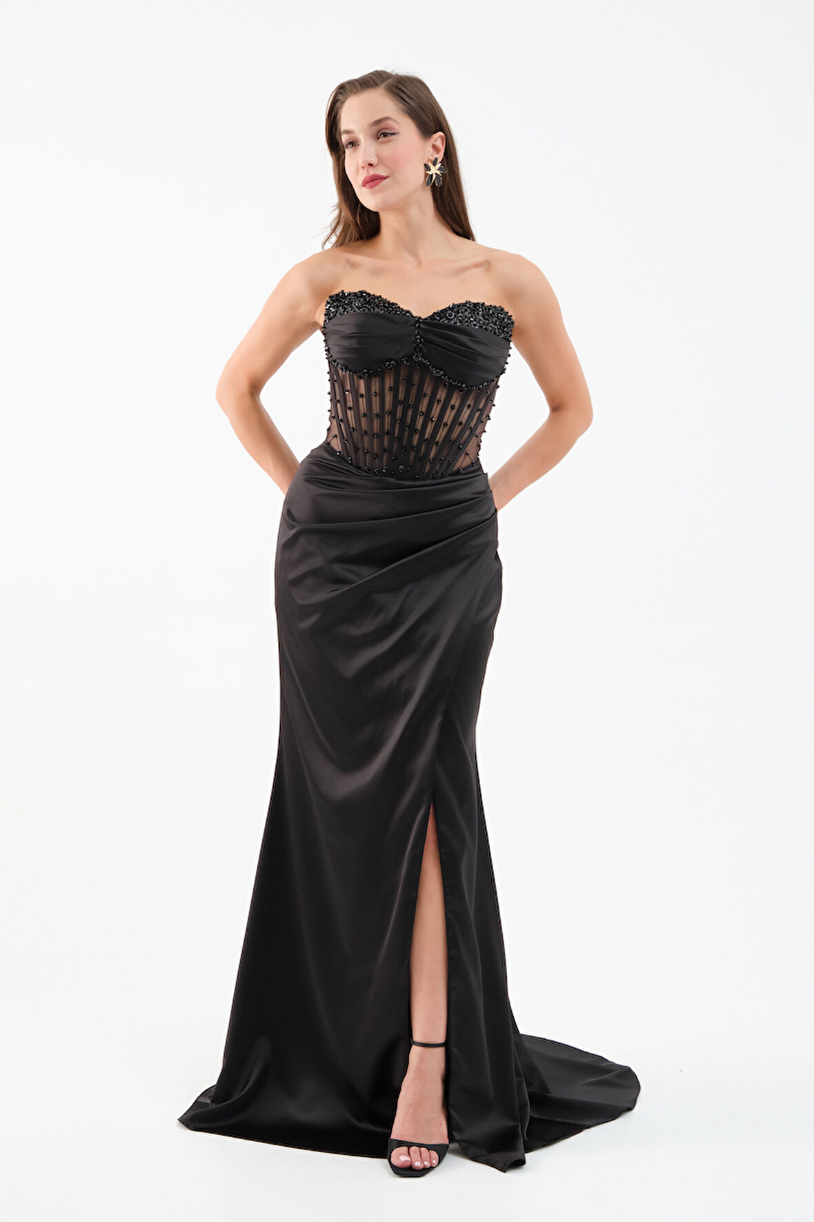 Kadın Siyah Straplez Boncuklu Uzun Saten Abiye Elbise