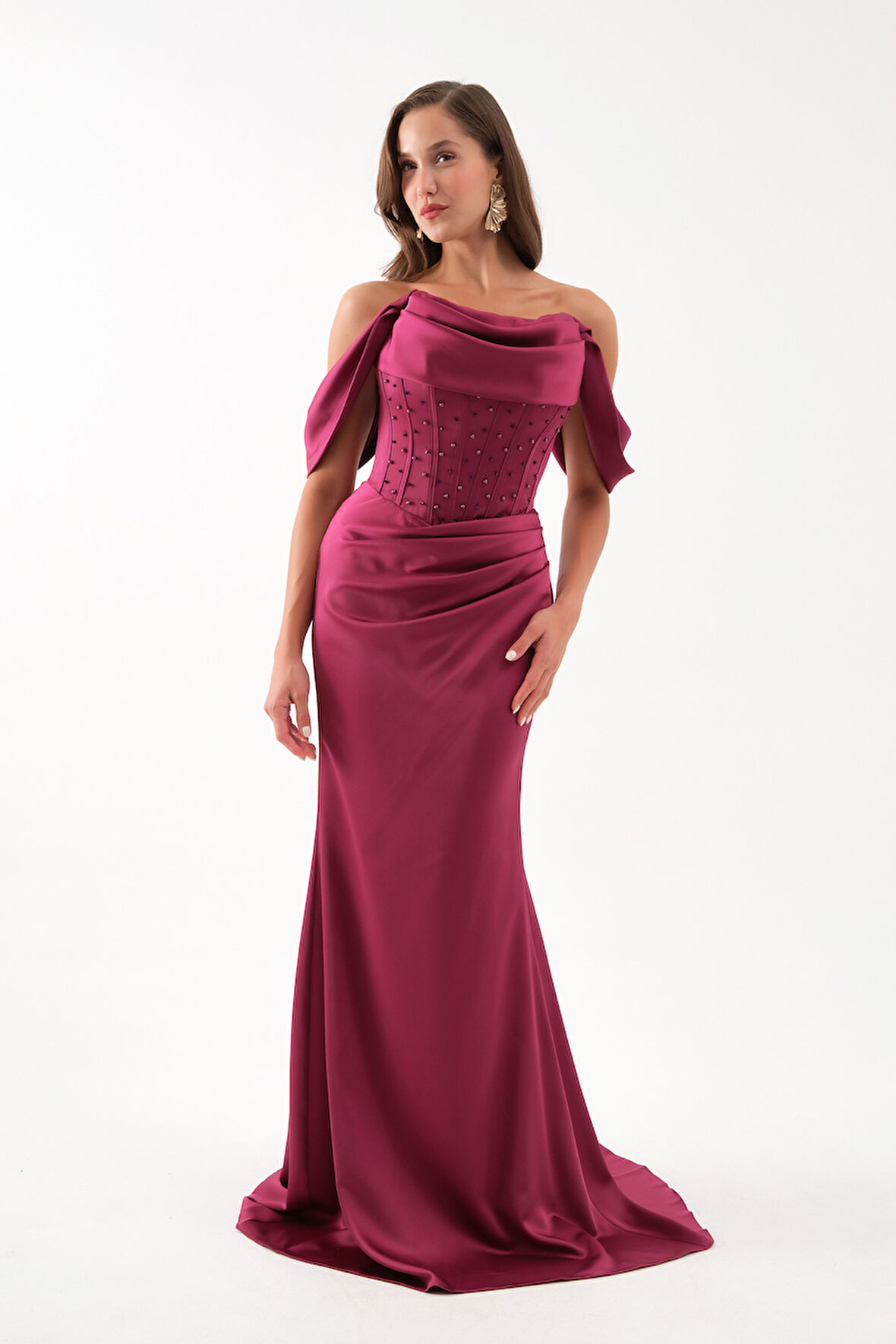 Kadın Bordo Kayık Yaka Boncuklu Uzun Saten Abiye Elbise