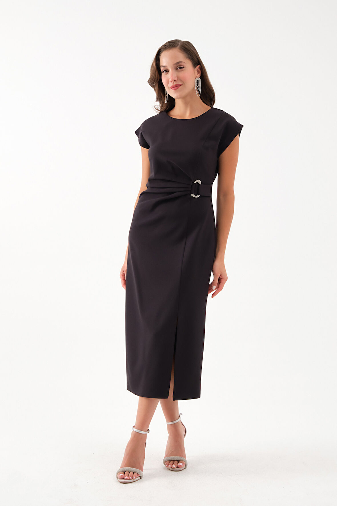 Kadın Siyah Bisiklet Yaka Aksesuar Detay Midi Elbise