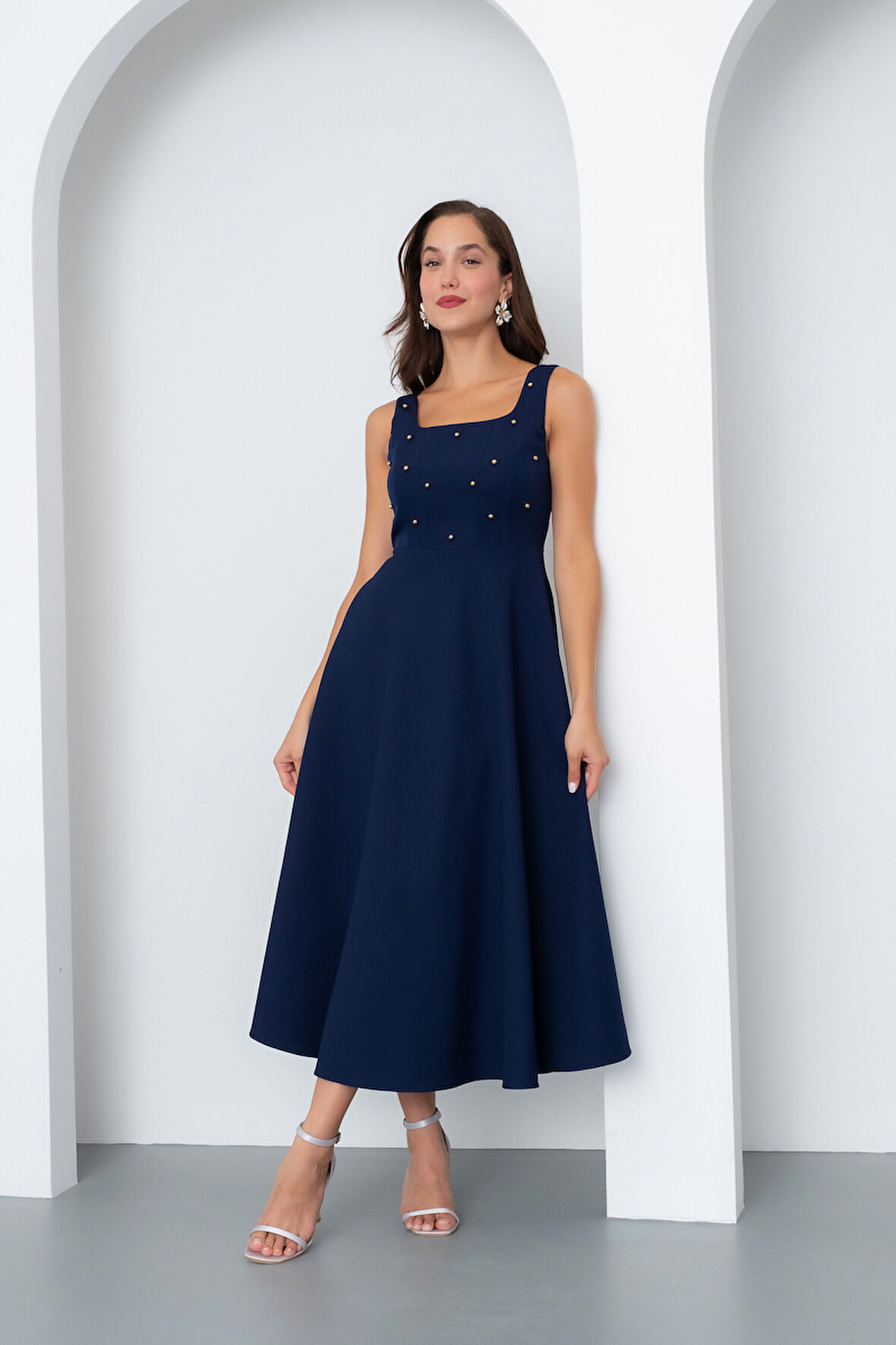 Kadın Lacivert Kare Yaka İncili Midi Elbise