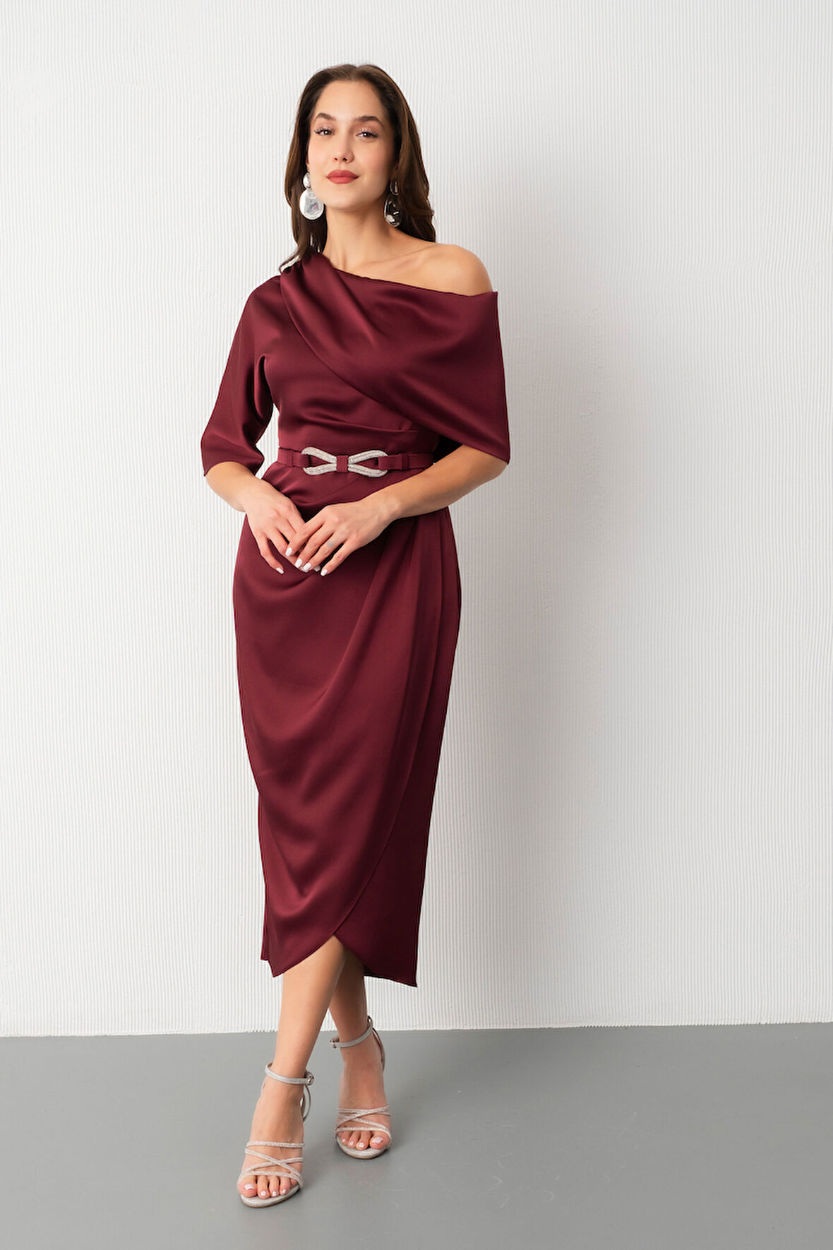 Kadın Bordo Tek Kol Kemerli Midi Elbise