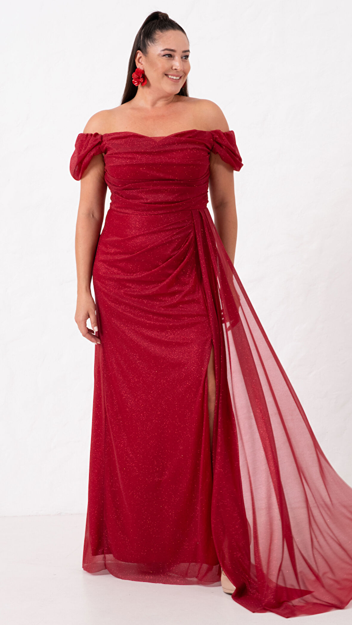 Kadın Bordo Kayık Yaka Drapeli Yırtmaçlı Uzun Simli Abiye Elbise