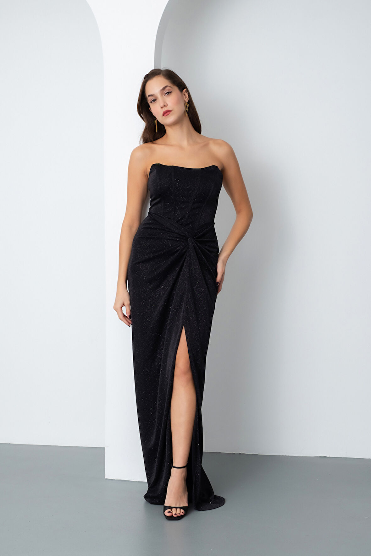 Kadın Siyah Straplez Simli Örme Abiye Elbise