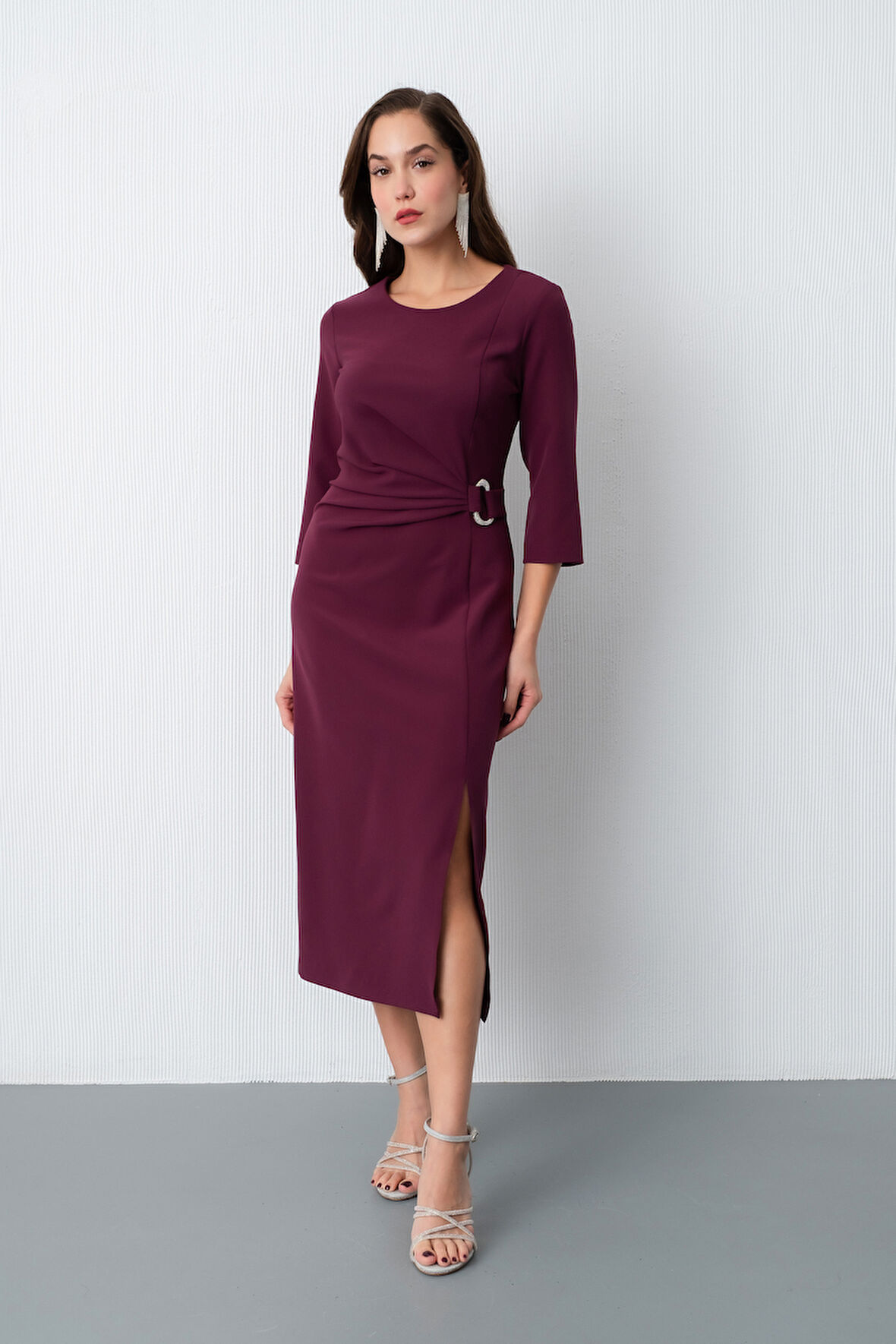 Kadın Mürdüm Bisiklet Yaka Aksesuar Detay Midi Davet Elbisesi