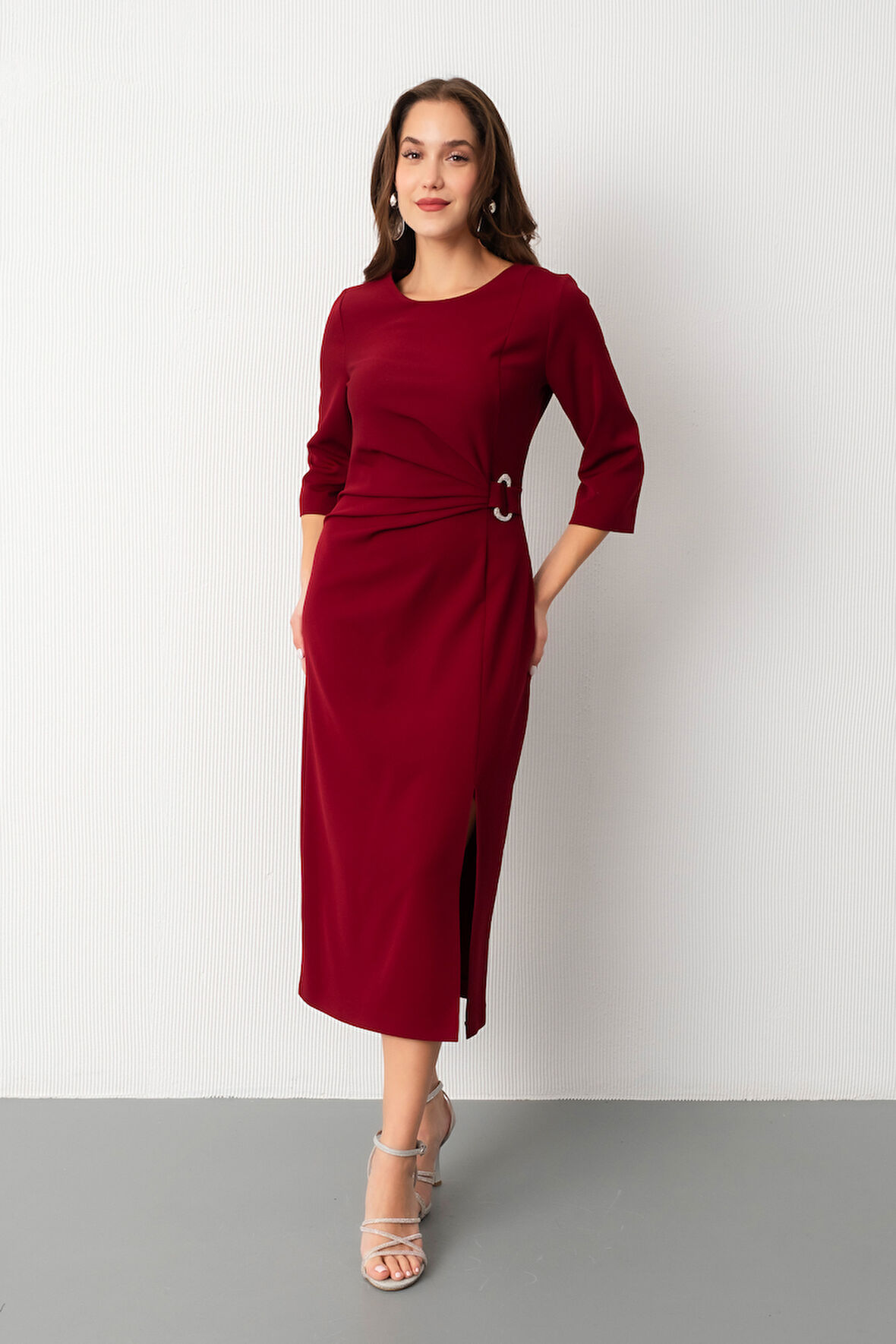 Kadın Bordo Bisiklet Yaka Aksesuar Detay Midi Davet Elbisesi