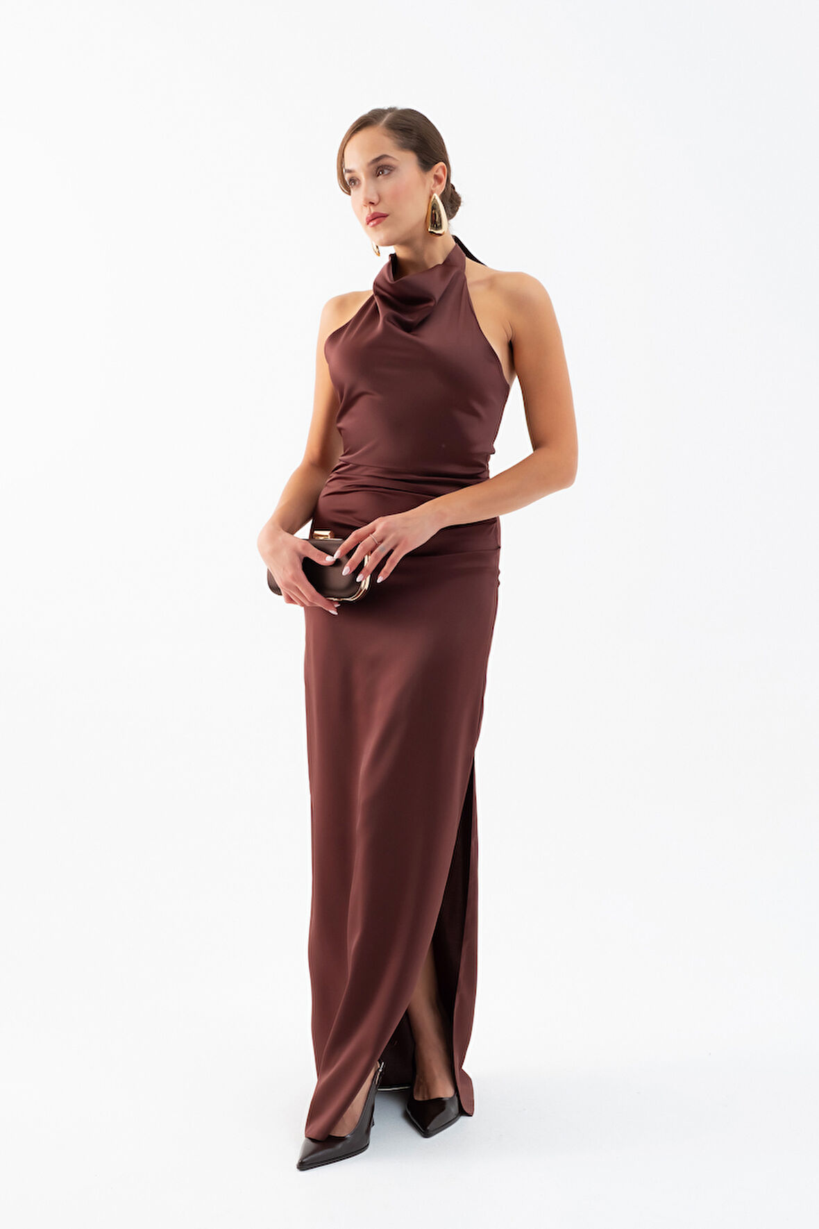 Kadın Kahverengi Sırt Dekolteli Uzun Saten Abiye Elbise