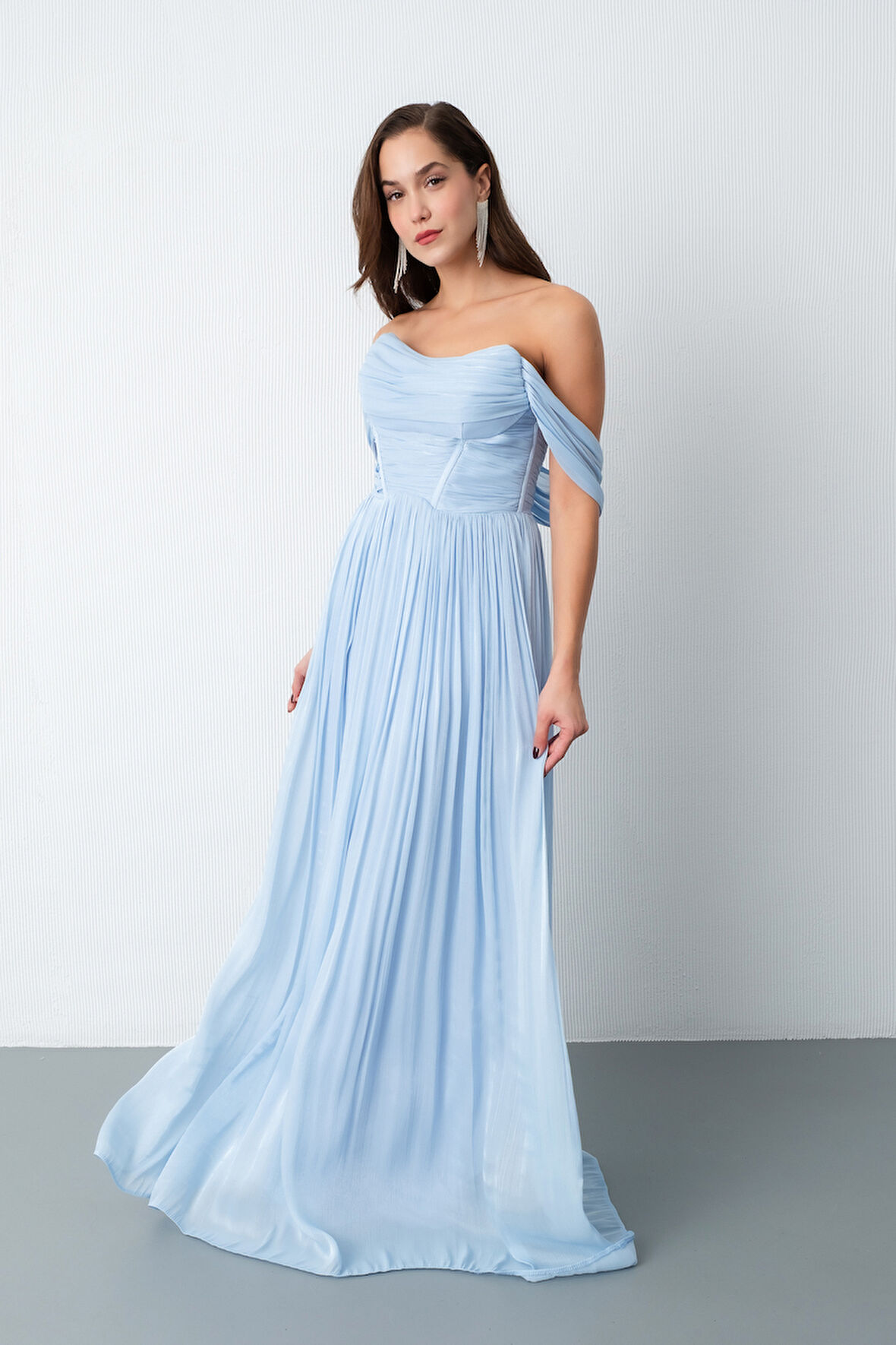 Kadın Bebe Mavi Kayık Yaka Uzun Abiye Elbise