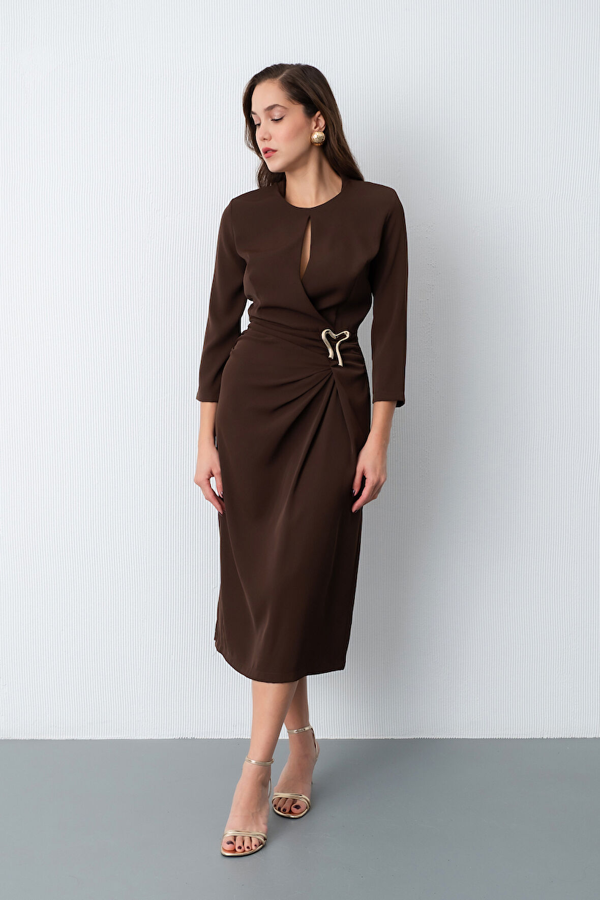 Kadın Kahverengi Aksesuar Detay Midi Elbise