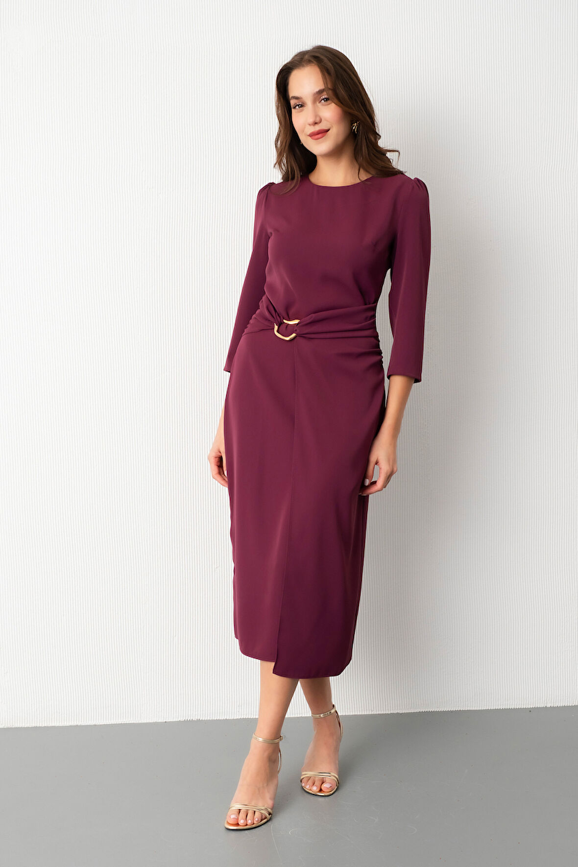 Kadın Mürdüm Bisiklet Yaka Aksesuar Detay Midi Davet Elbisesi