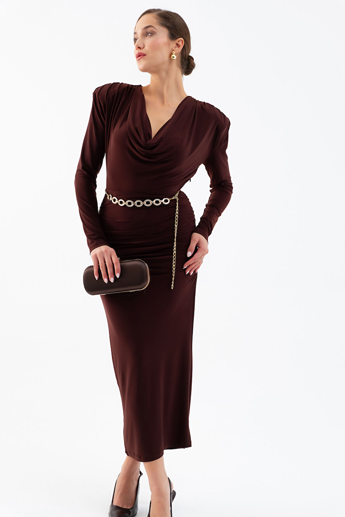 Kadın Kahverengi Degaje Yaka Zincir Kemerli Maxi Elbise