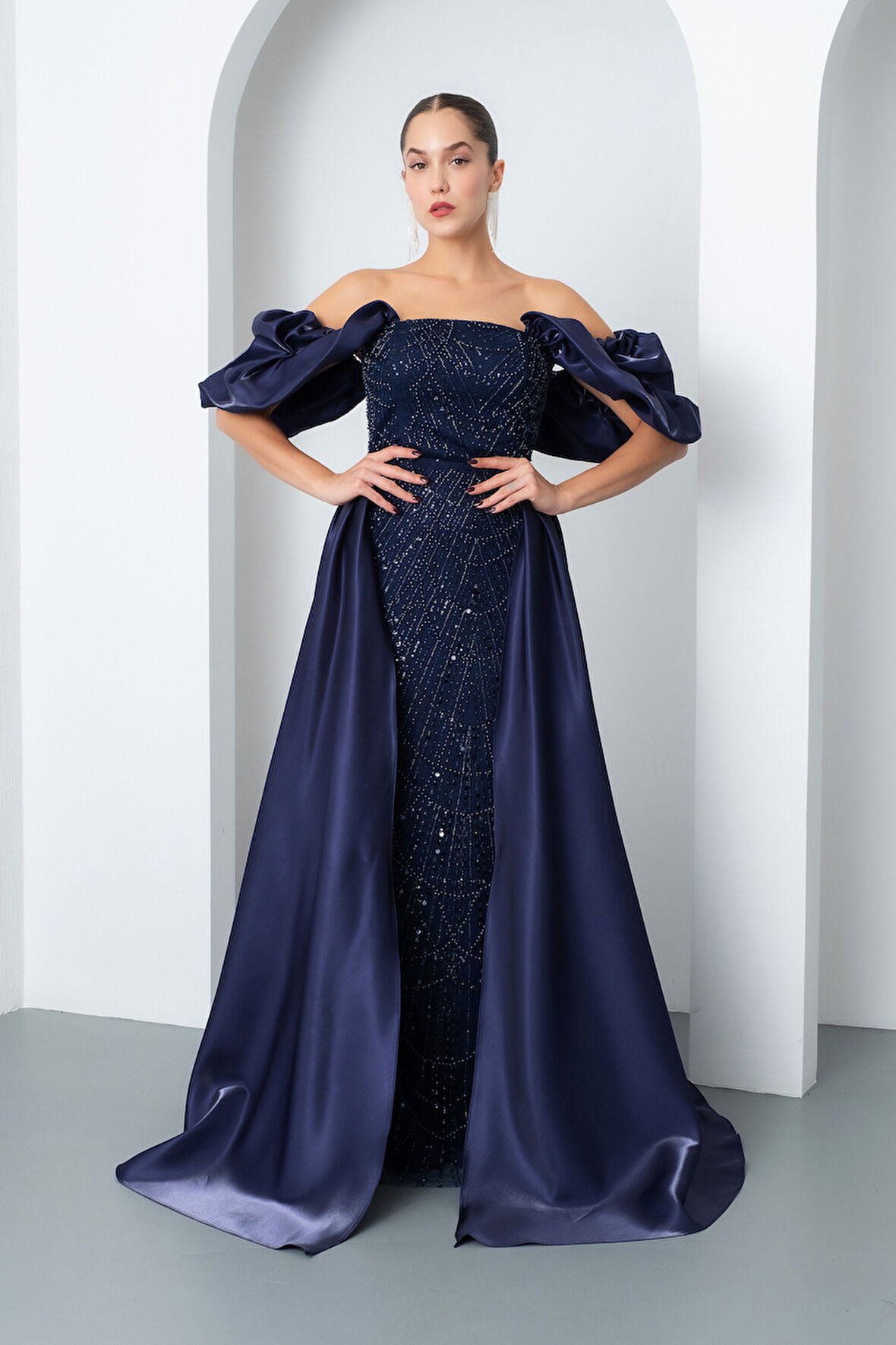 Kadın Lacivert Kayık Yaka Saten Kuyruklu Uzun Boncuklu Abiye