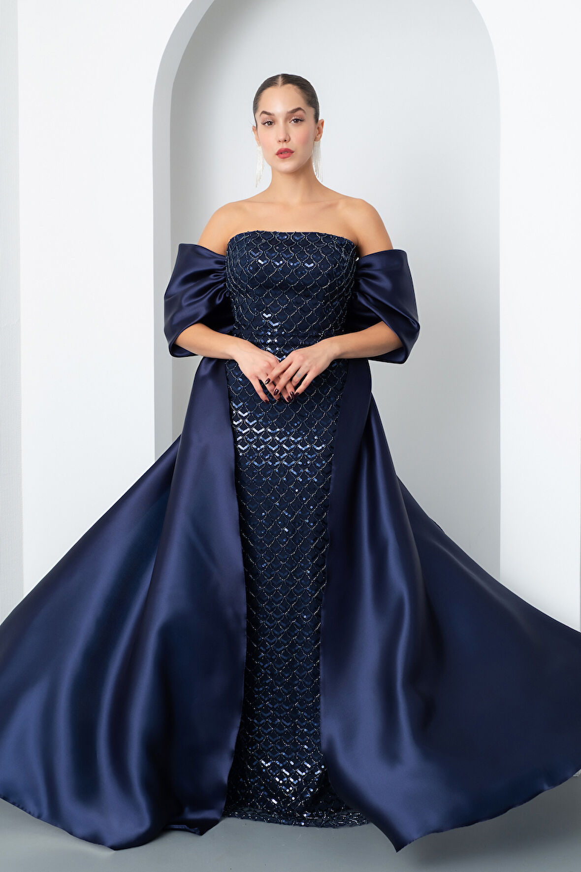 Kadın Lacivert Straplez Boncuklu Saten Kuyruklu Uzun Abiye