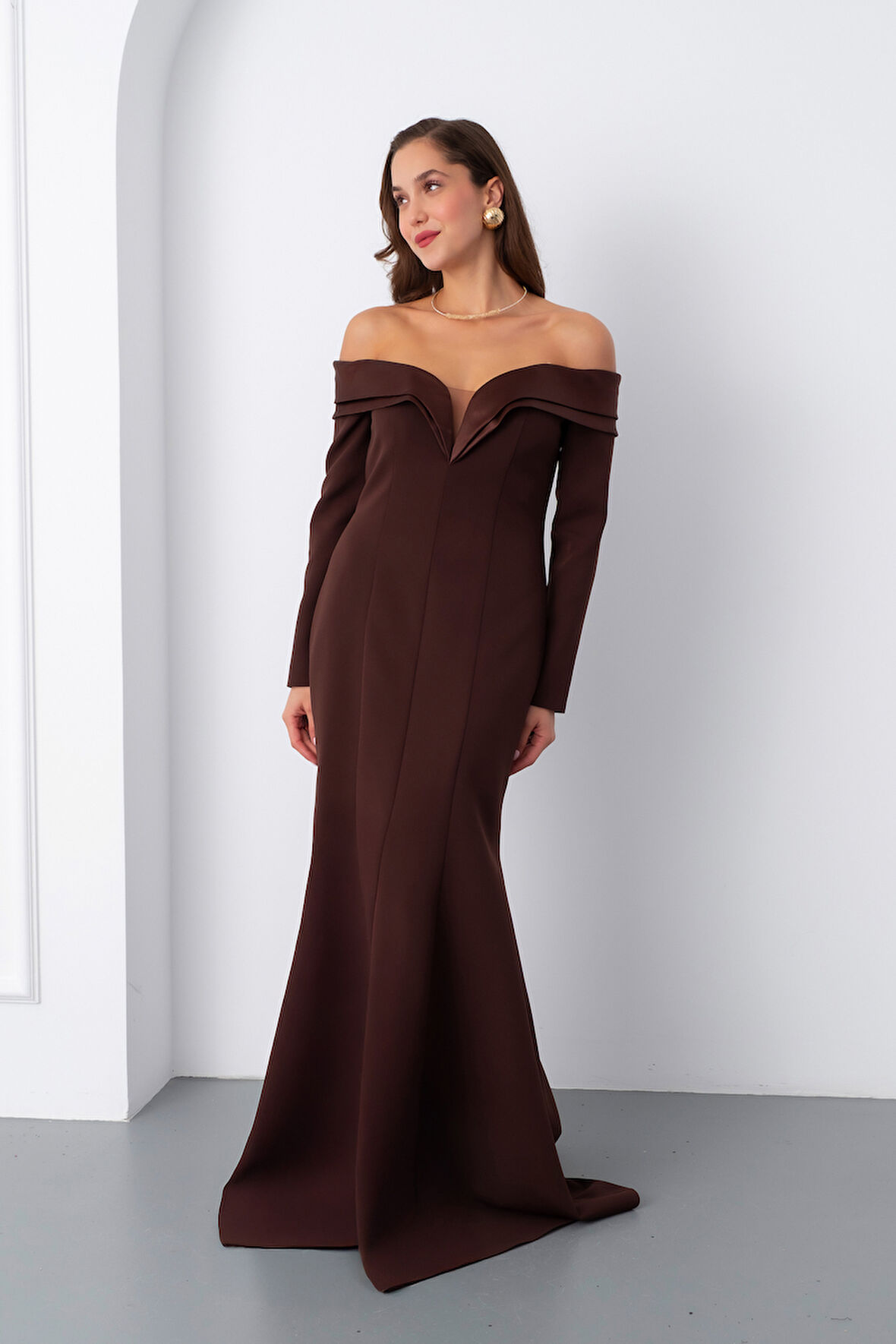 Kadın Kahverengi Kayık Yaka Uzun Balık Abiye Elbise