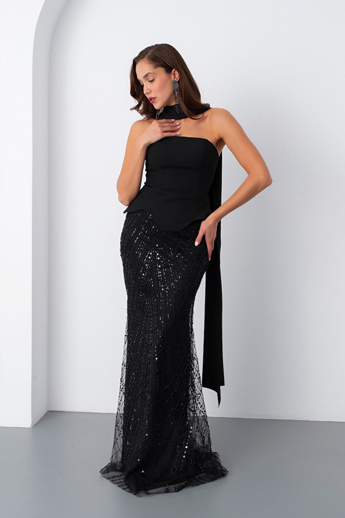 Kadın Siyah Straplez Taşlı Uzun Balık Abiye