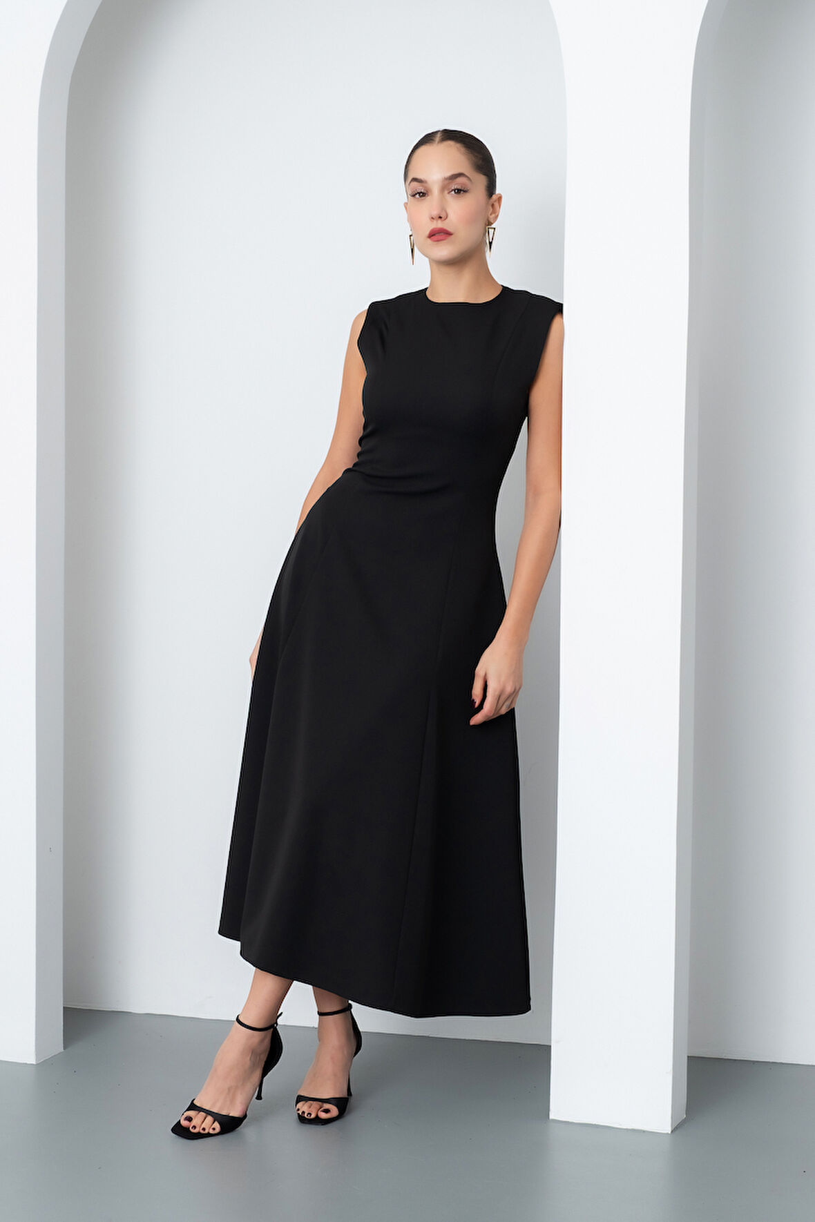 Kadın Siyah Vatkalı Midi Davet Elbisesi