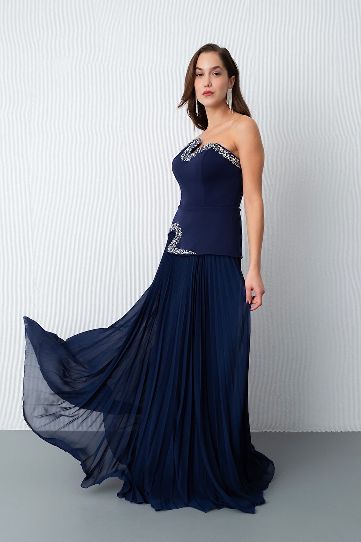 Kadın Lacivert Straplez Yaka Taşlı Piliseli Uzun Abiye Elbise