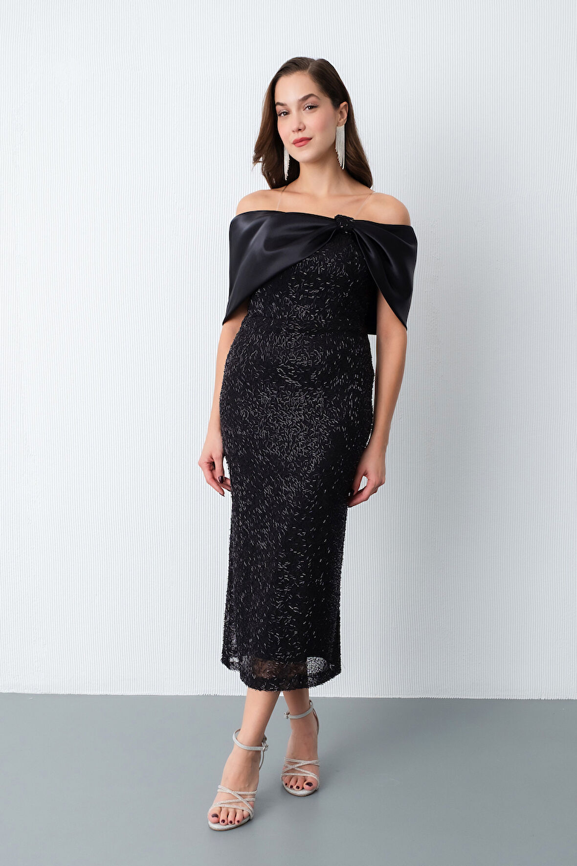 Kadın Siyah Yaka Detay Boncuklu Midi Söz Nişan Abiye Elbise