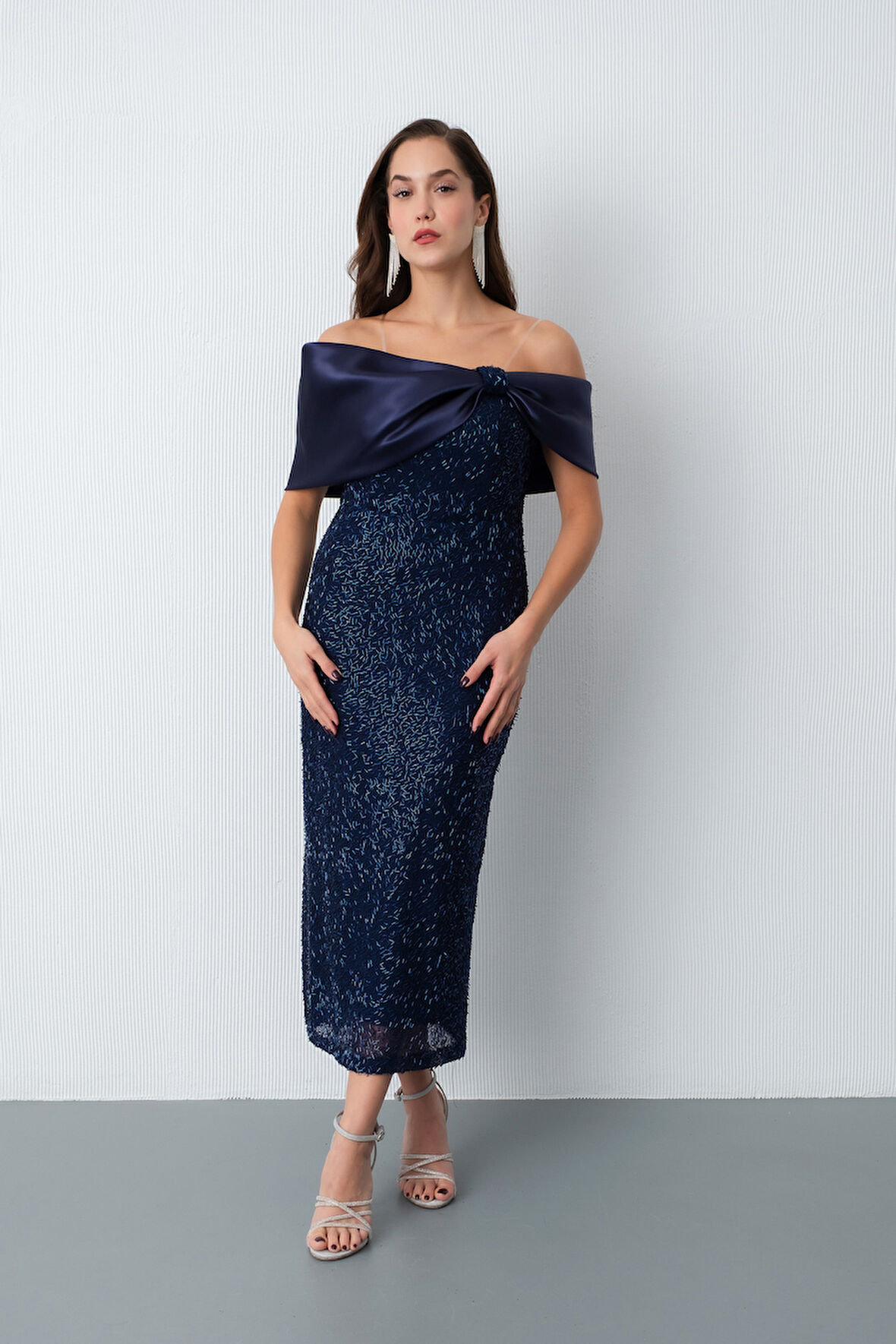 Kadın Lacivert Yaka Detay Boncuklu Midi Söz Nişan Abiye Elbise