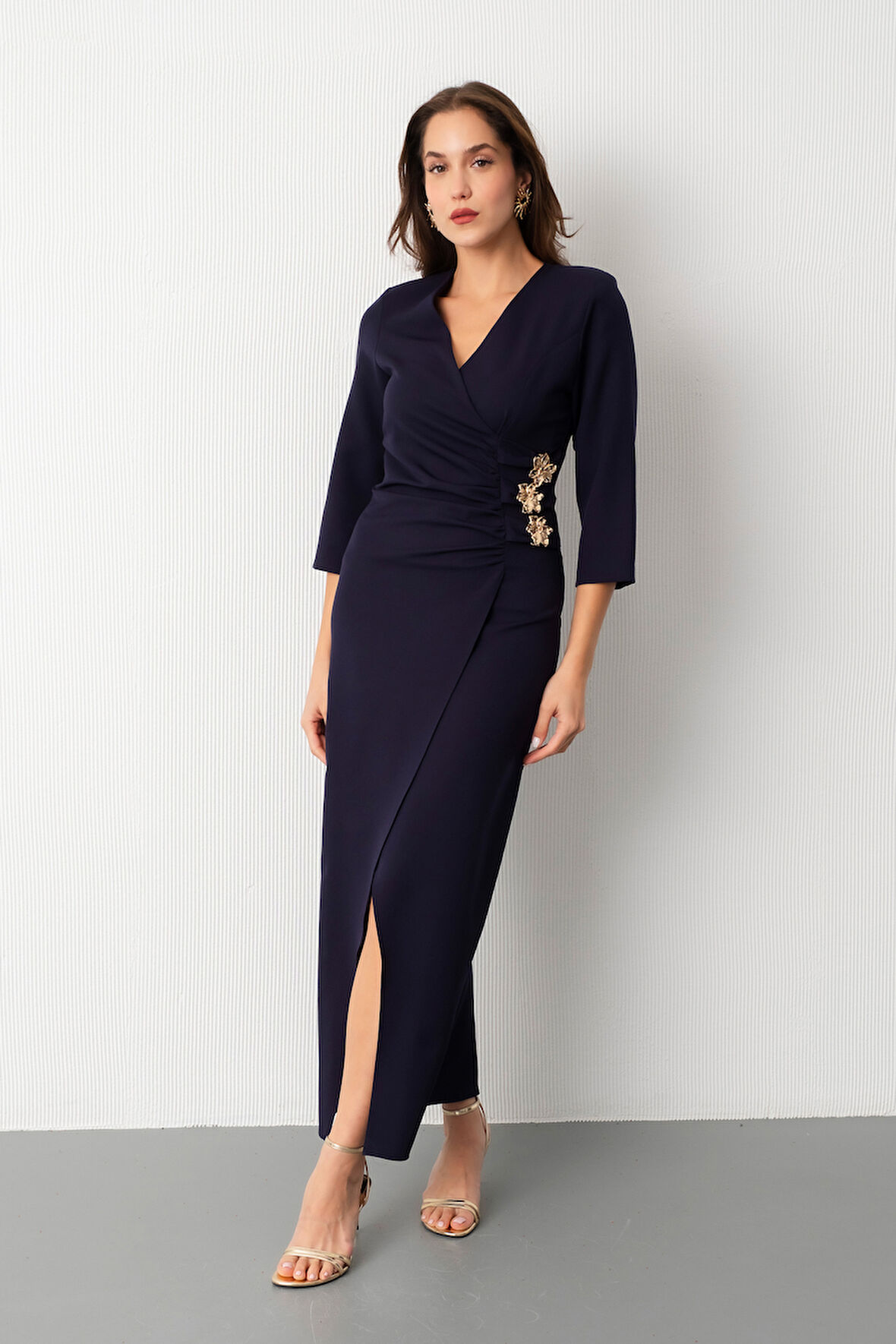 Kadın Lacivert Kruvaze Yaka Aksesuar Detay Midi Elbise
