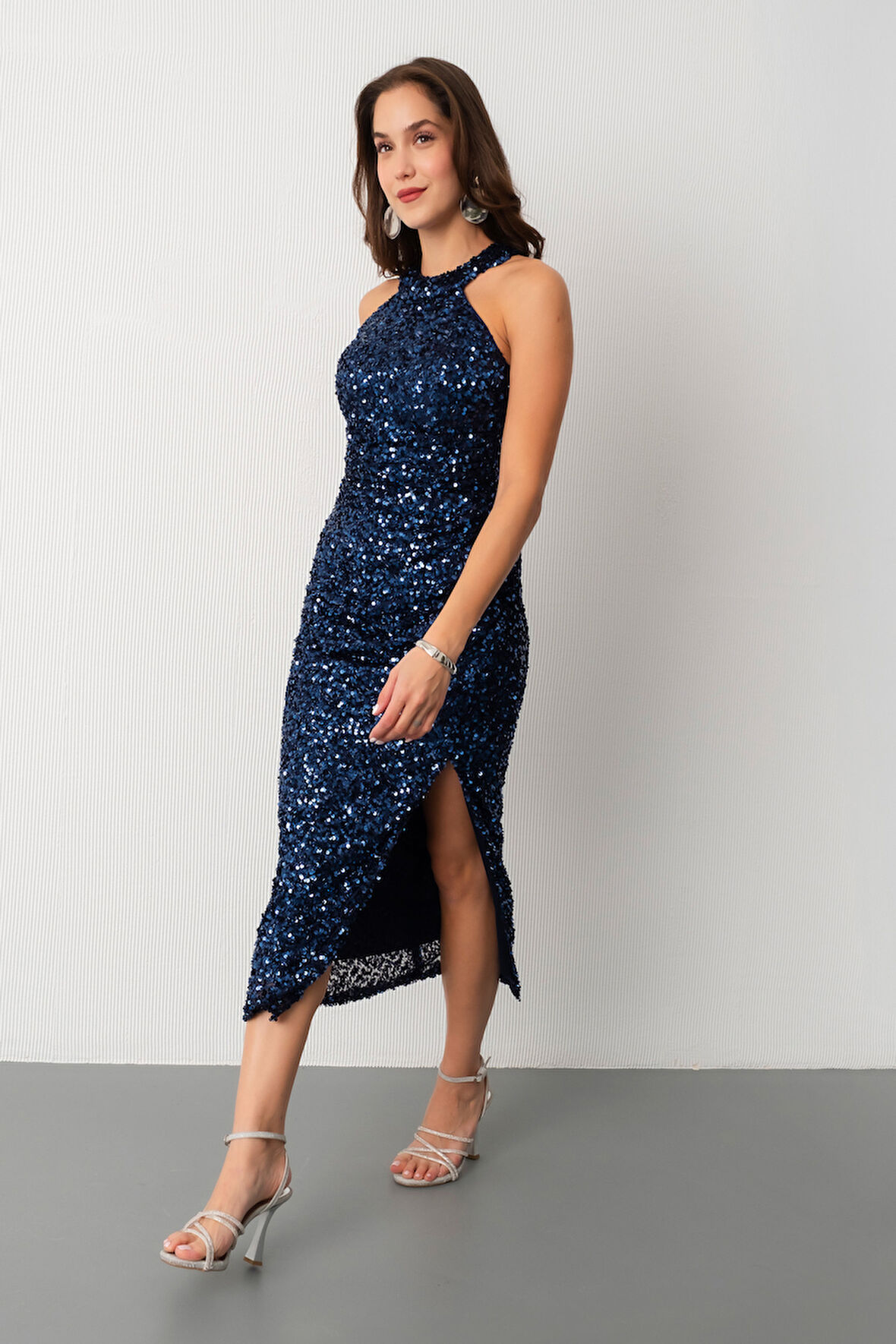 Kadın Lacivert Halter Yaka Payetli Abiye Elbise