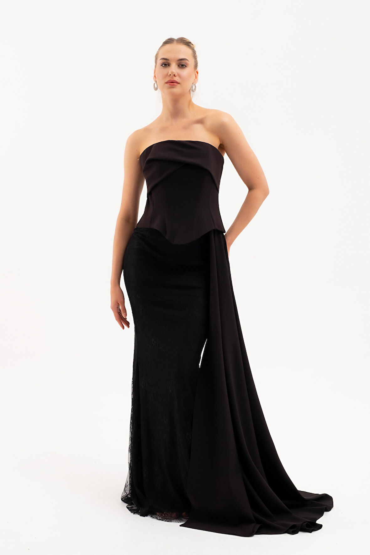 Kadın Siyah Straplez Yaka Dantel Detay Uzun Abiye Elbise