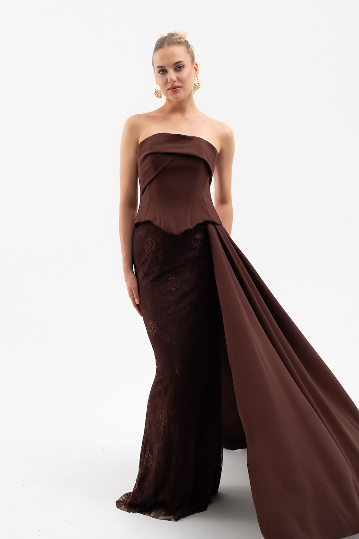 Kadın Kahverengi Straplez Yaka Dantel Detay Uzun Abiye Elbise