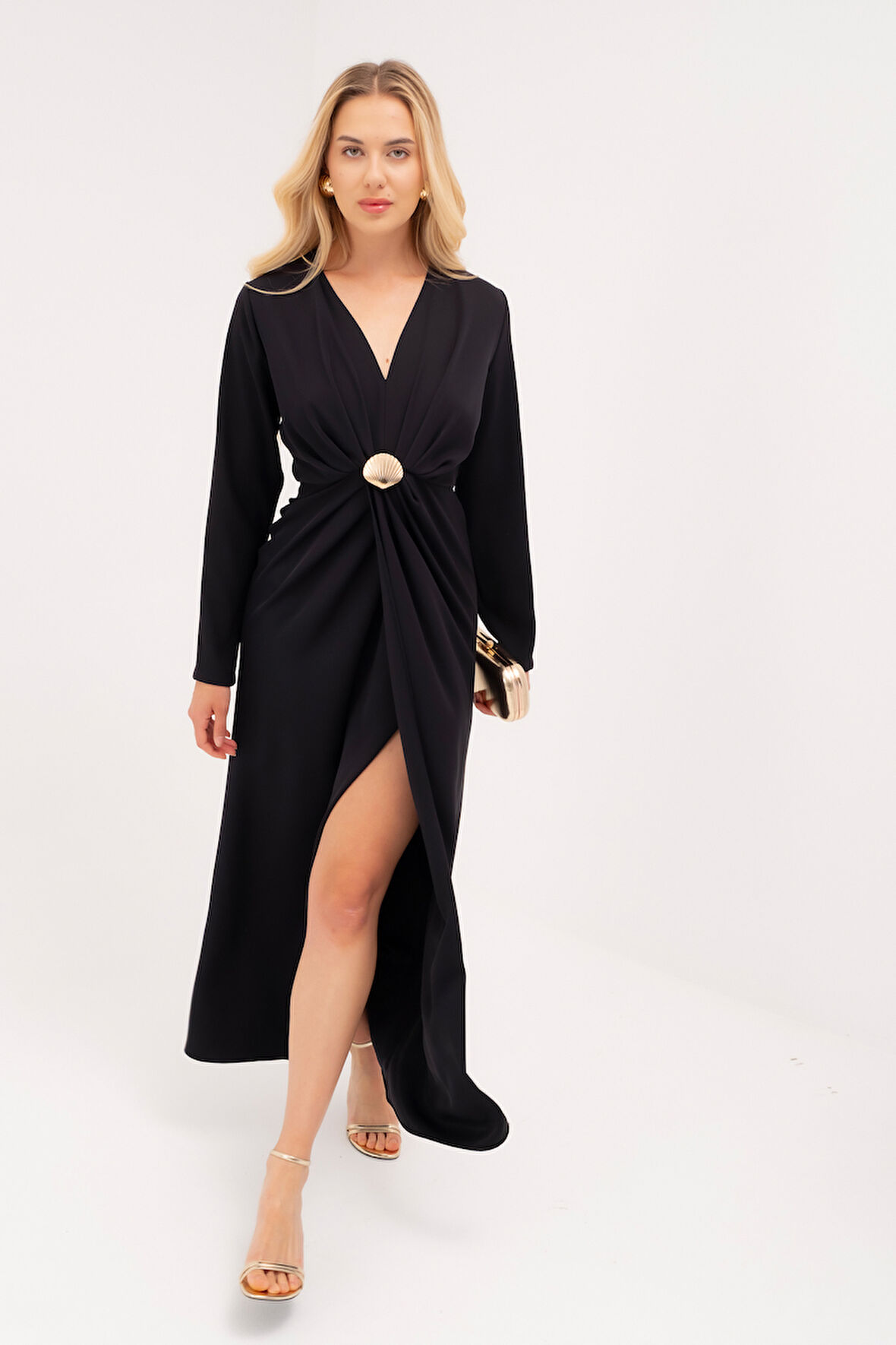 Kadın Siyah İstiridye Aksesuarlı Uzun Kol Elbise