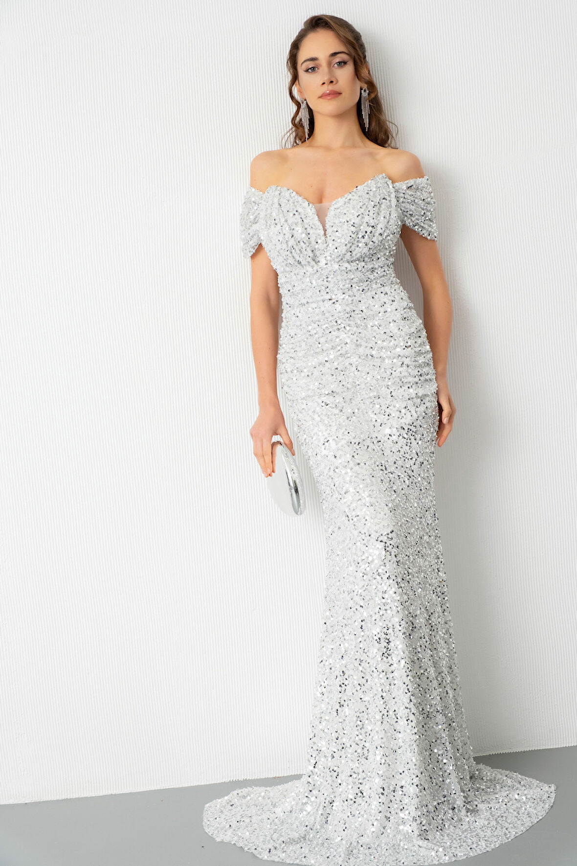 Kadın Gümüş Kayık Yaka Kısa Kol Payetli Uzun Abiye Elbise