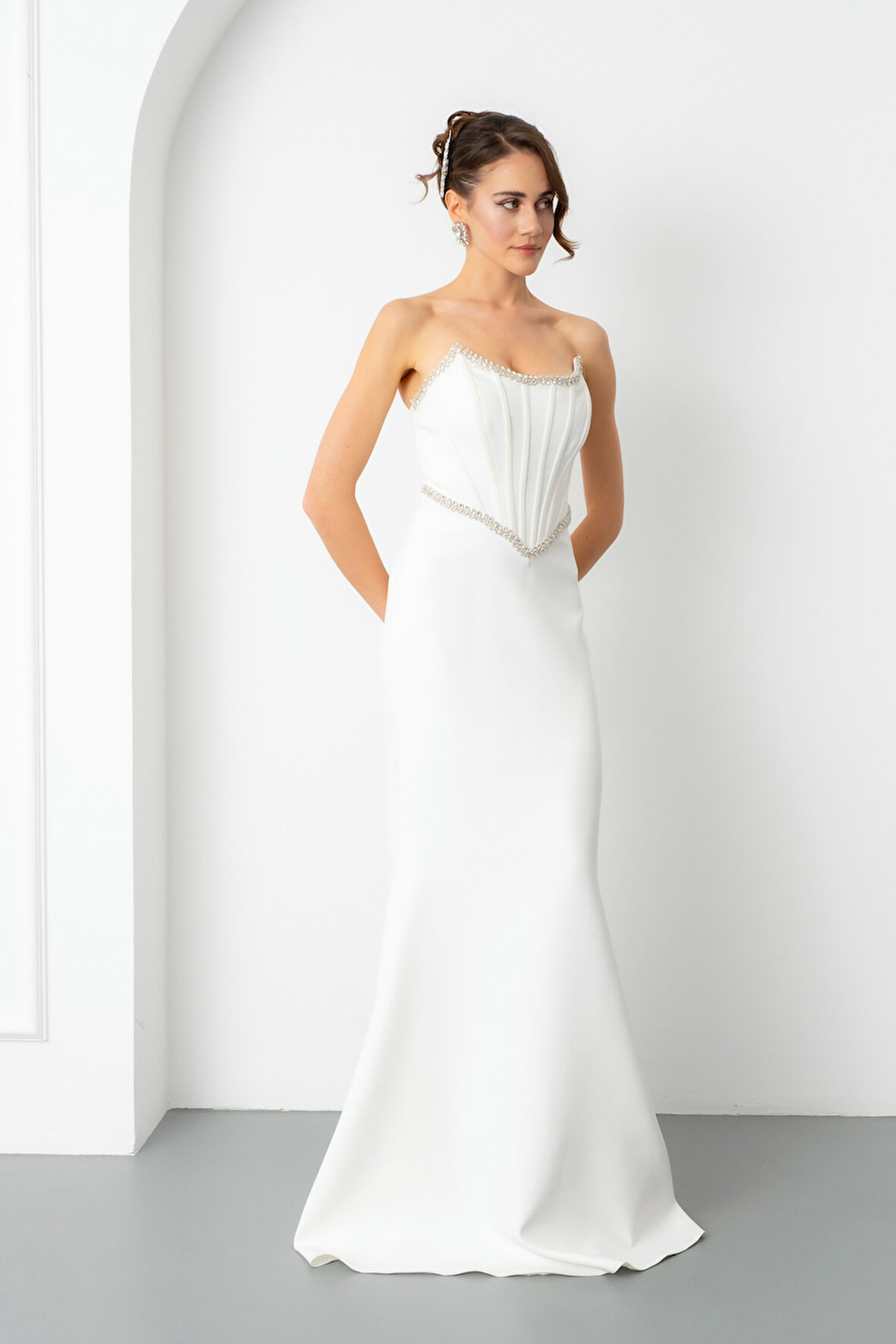 Kadın Beyaz Straplez Taşlı Peplum Kesim Söz Nişan Nikah Abiye Elbise