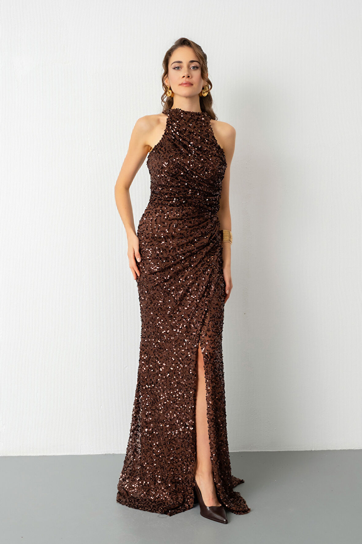 Kadın Kahverengi Pul İşlemeli Balık Abiye Elbise